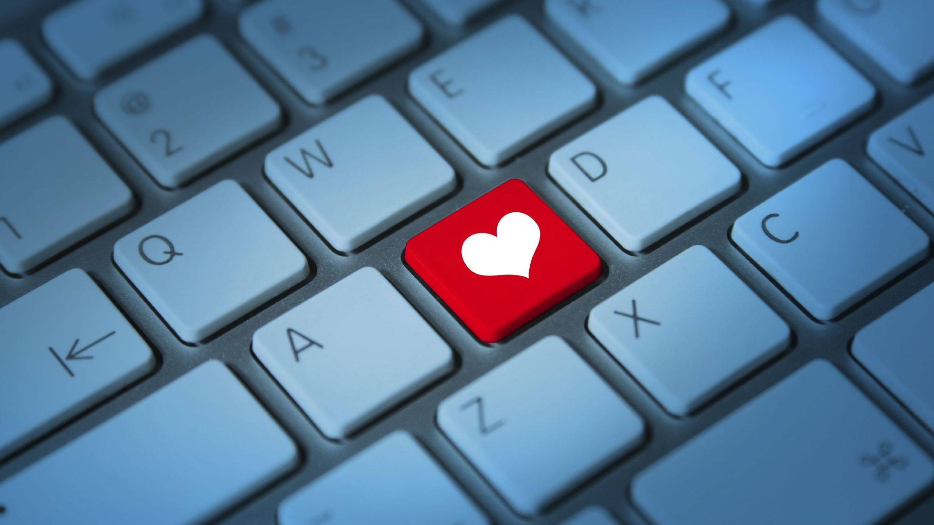 Peuton tomber amoureux online ? RTBF Actus