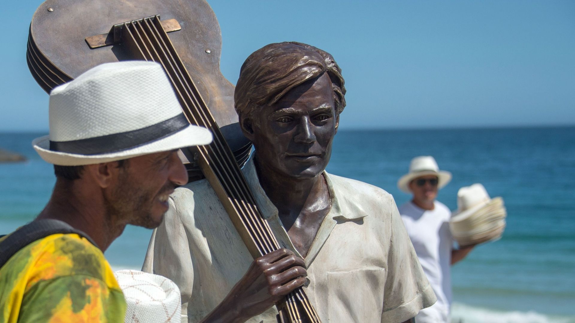La statue de Tom Jobim sur la plage d'Ipanema, à Rio