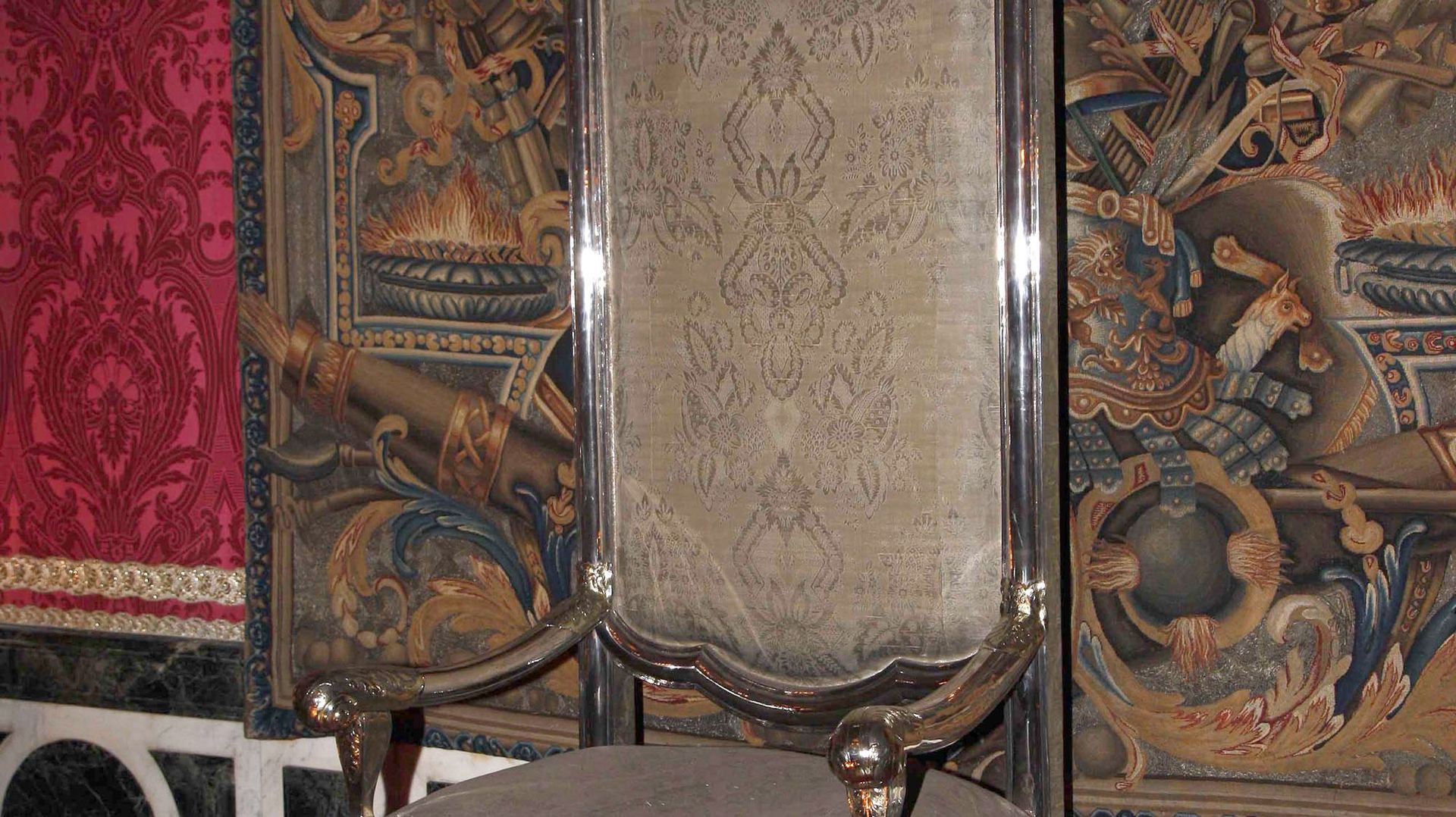 Lors de l’exposition "Quand Versailles était meublé d’argent", un trône en argent venant du Danemark.