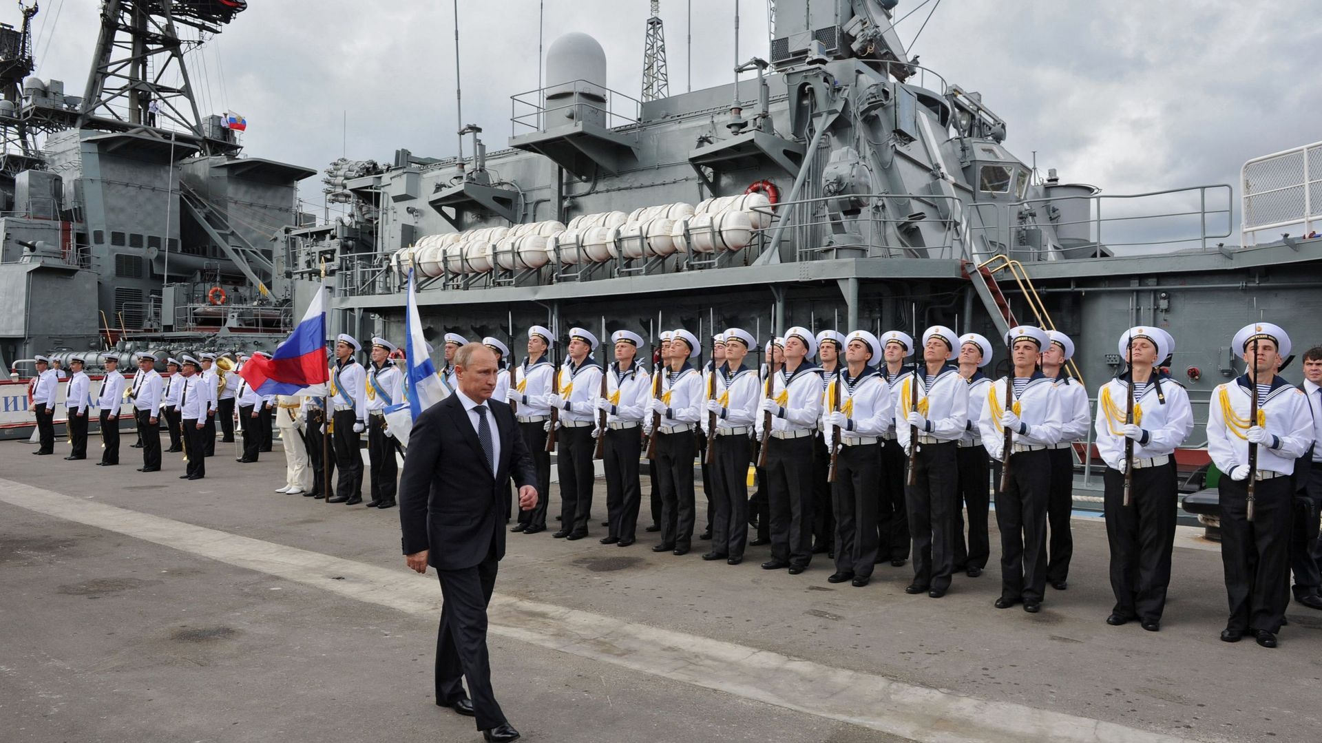 Mais que font ces navires de guerre russes au large de la Belgique ...