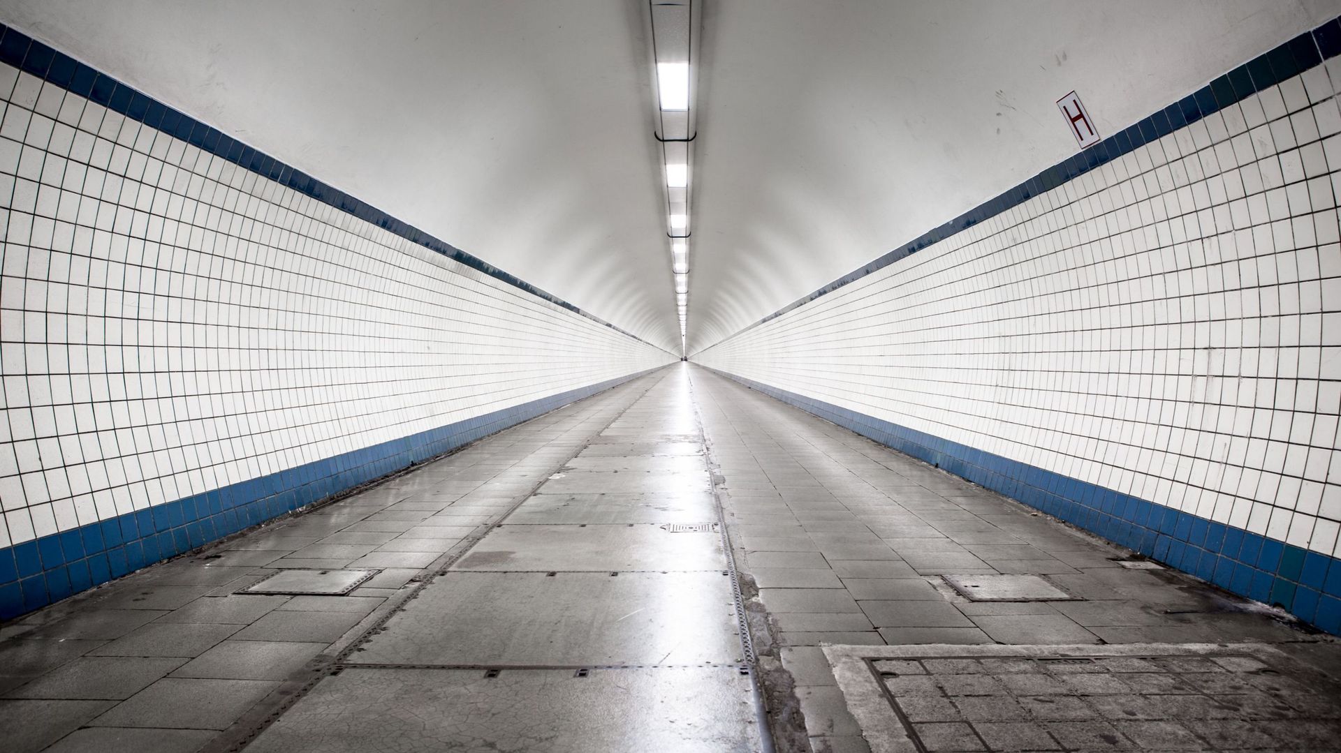 Tunnel Sainte-Anne à Anvers, un passage pour vélos et piétons sous l’Escaut, un joyau Art déco caché