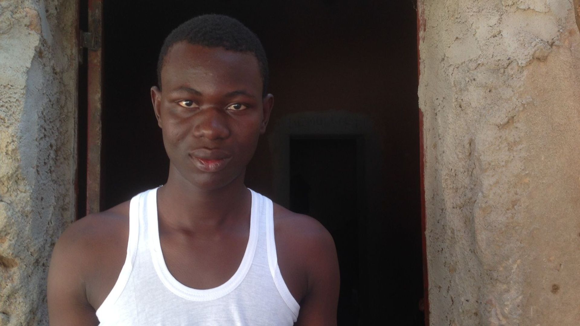 Salif vient du Mali, il a 17 ans et rêve d'aller en Europe pour devenir footballeur