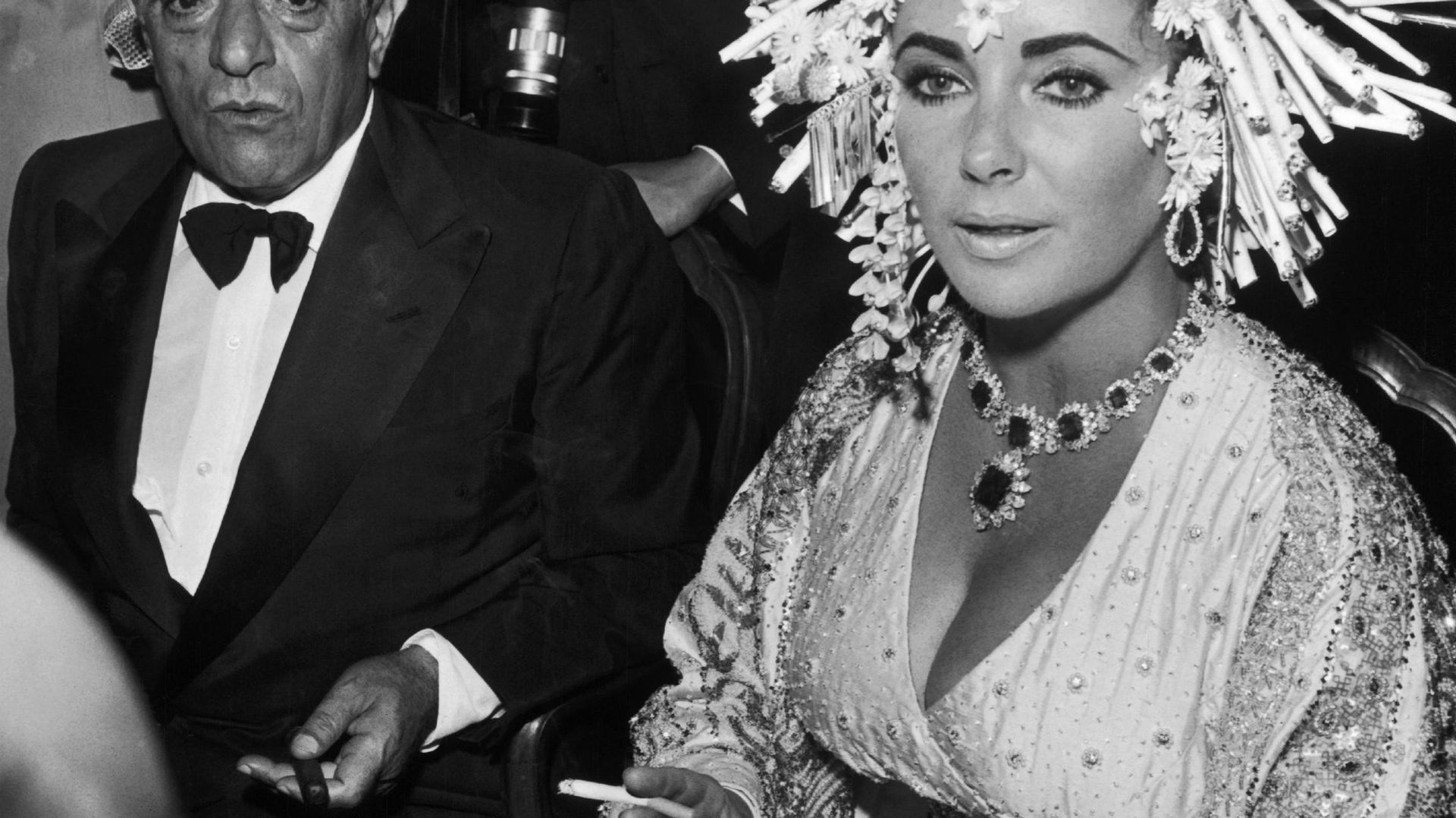 Aristote Onassis et Liz Taylor, lors d’un bal à Venise en 1967. 