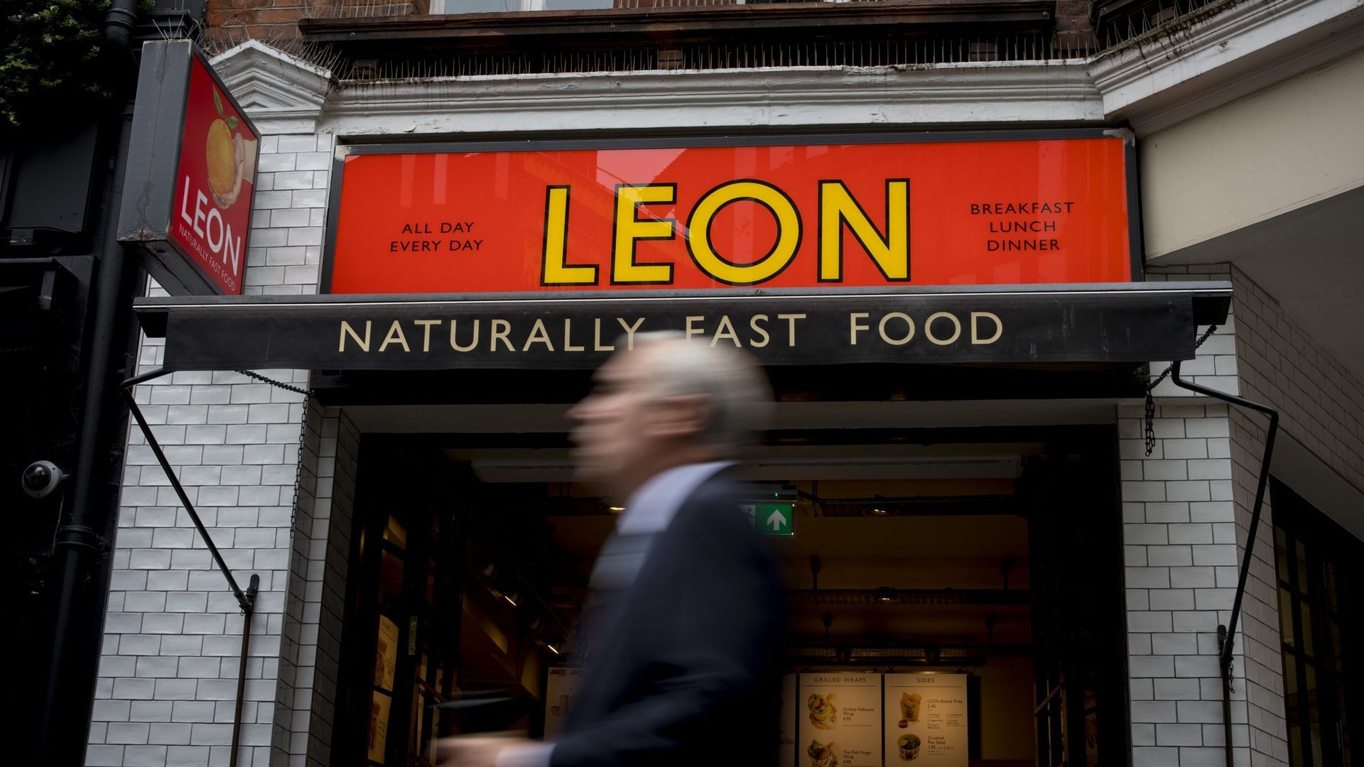 La chaîne britannique de fast-food Leon va convertir ses restaurants en mini-supermarchés afin de s'adapter à la crise du coronavirus