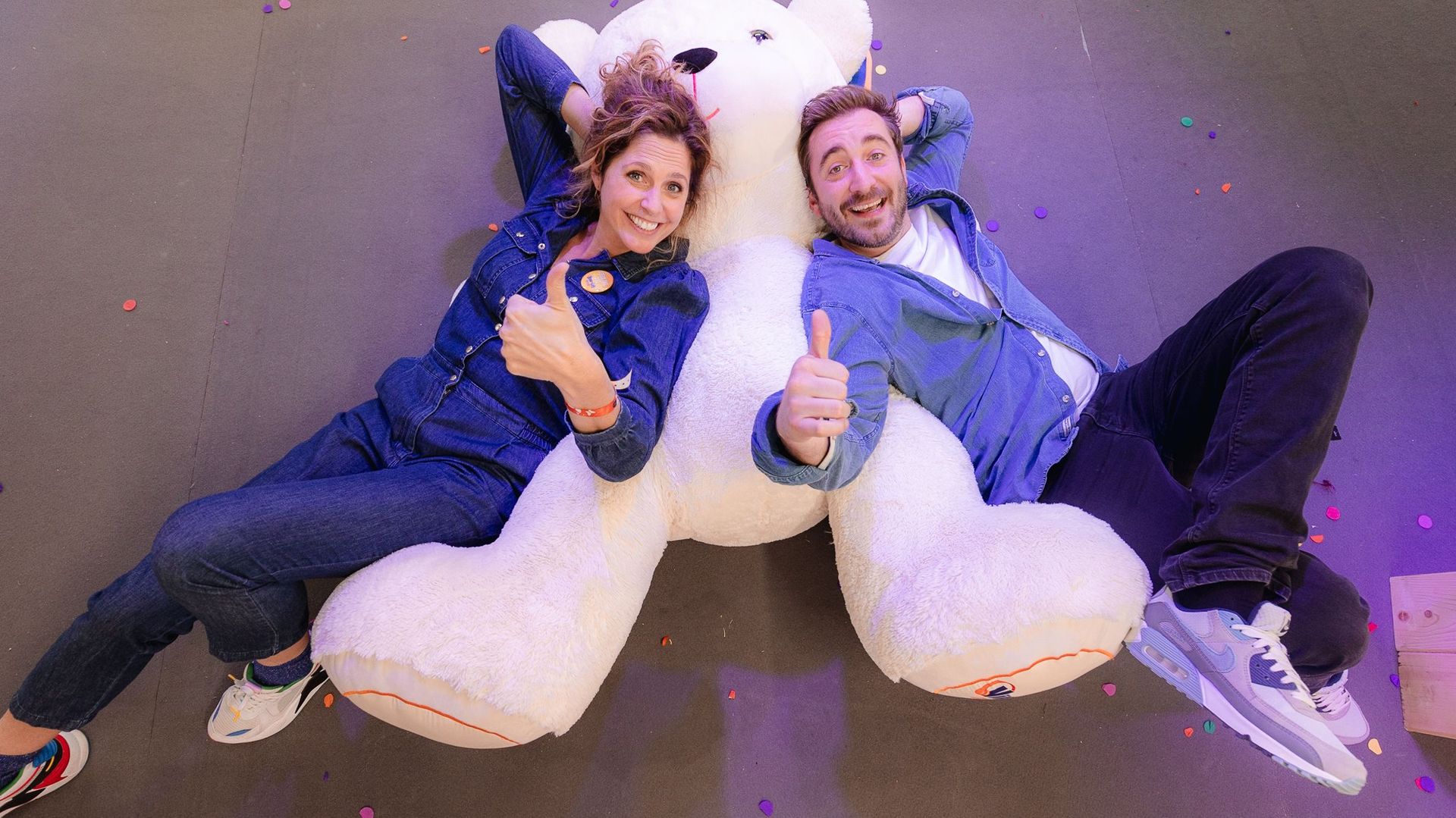 Marco, Sara et Raphaël Scaini jouent à 'Une famille en or' dans le cube ...