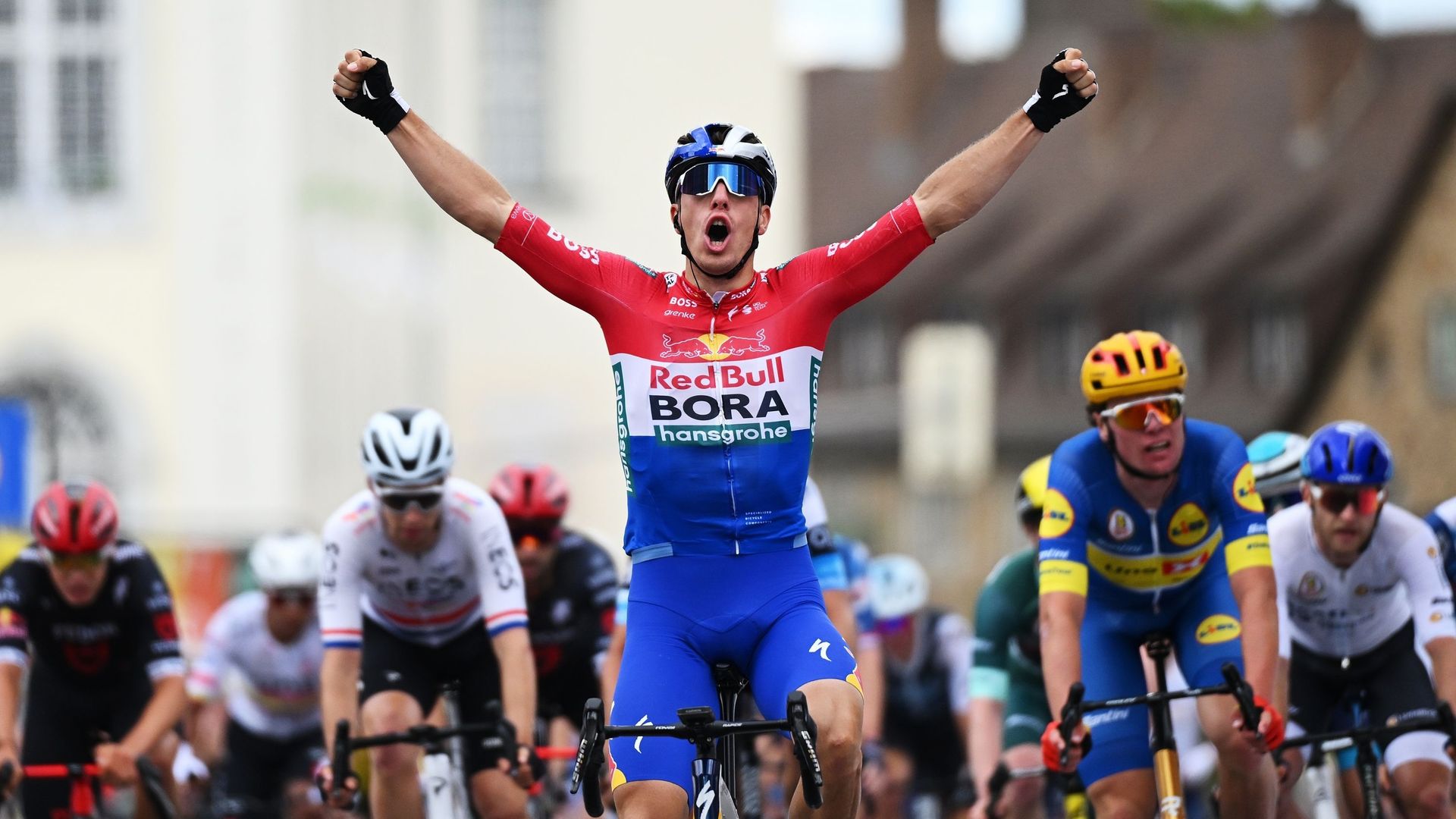 Une vague de trop : déclassé, van Poppel laisse la victoire à Waerenskjold sur la 3e étape du Tour d’Allemagne