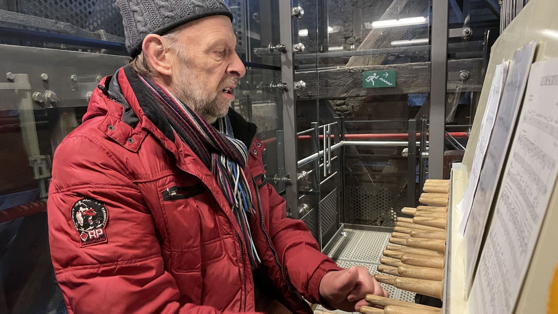 Le carillonneur Patrice Poliart à l’œuvre au Beffroi de Mons.