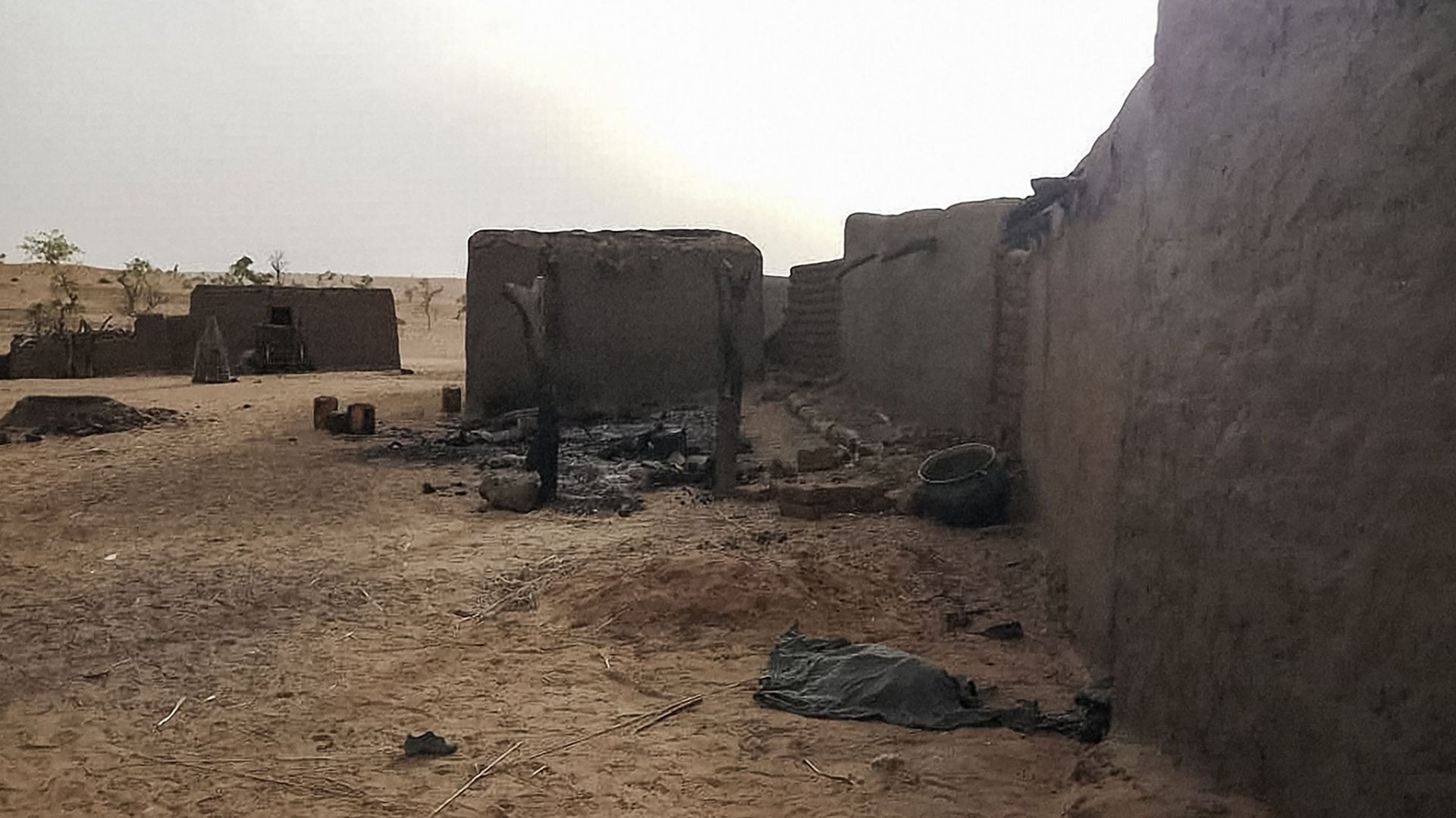 Attaque dans un village dogon au Mali: le bilan passe de 95 à 35 tués, dont 24 enfants
