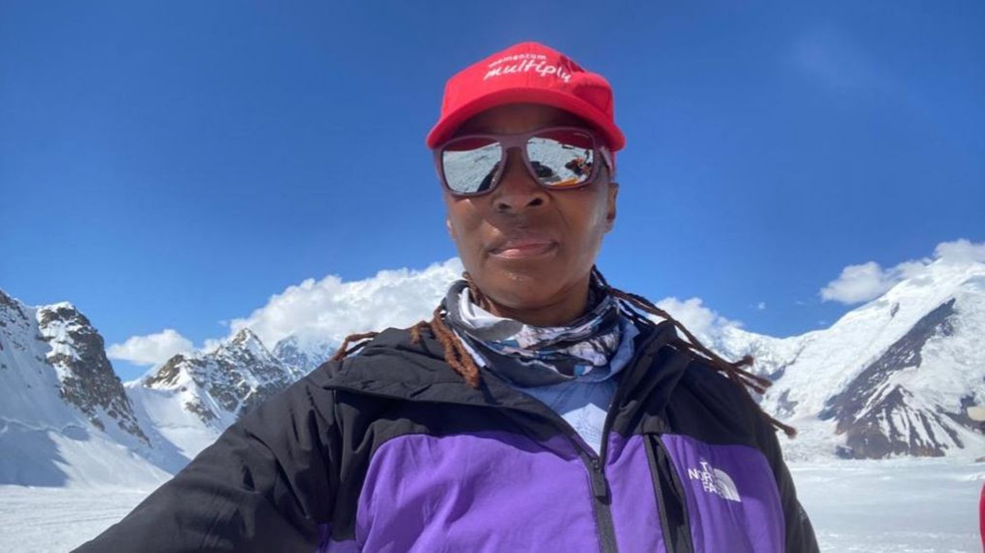 Saray Khumalo au sommet de l’Everest