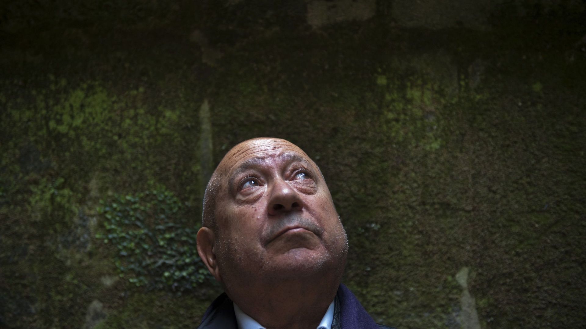 Christian Boltanski durant la présentation de l'exposition "Sur la route".