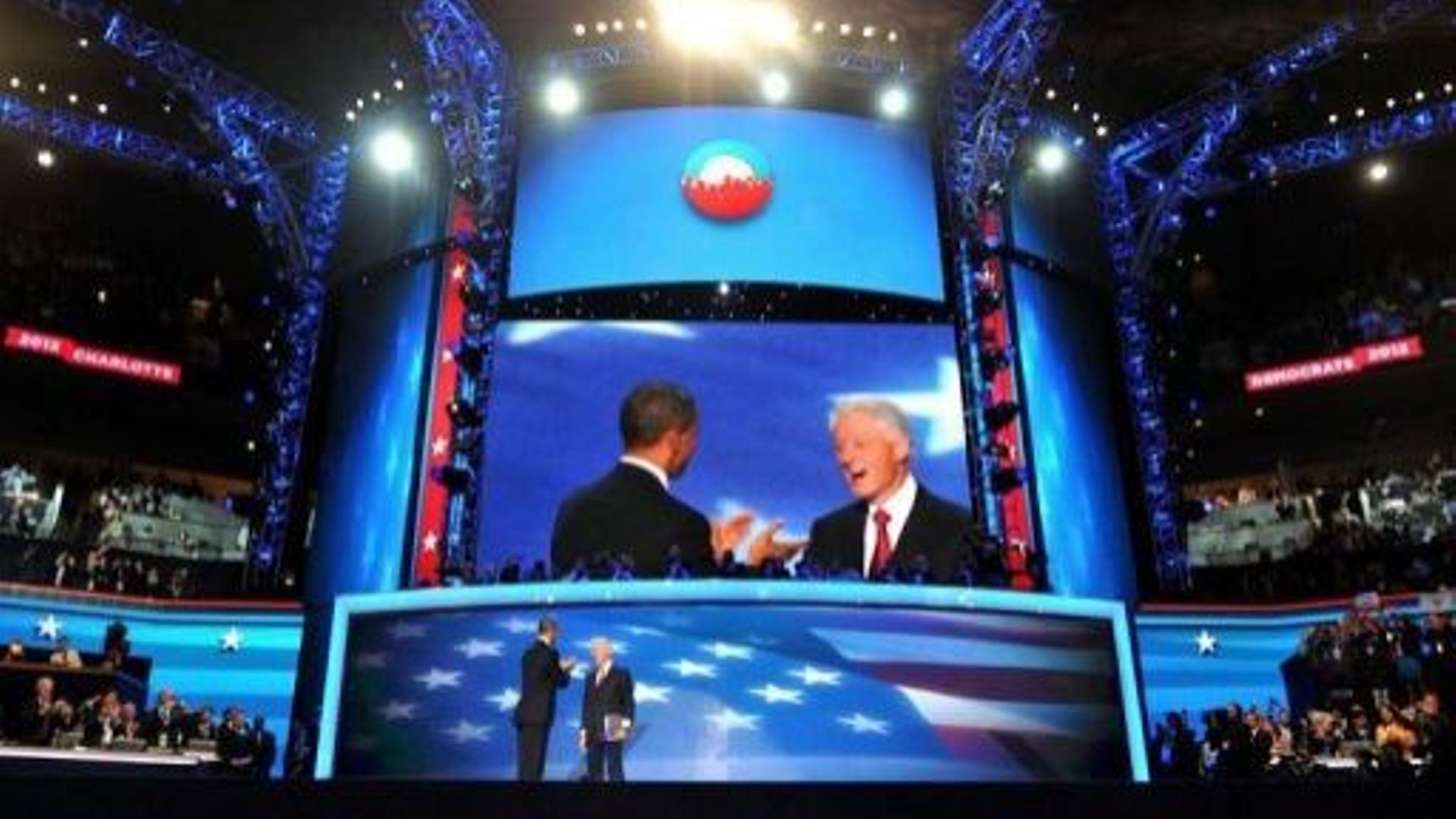 Bill Clinton monte sur scène pour chanter les louanges d'Obama