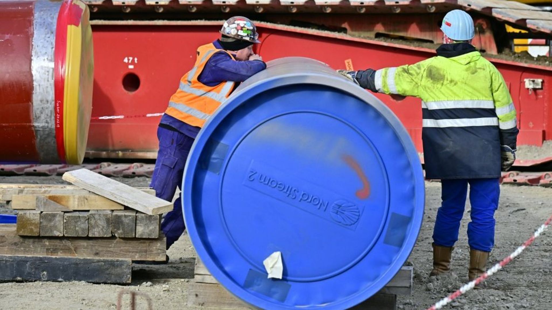 Des ouvriers sur le chantier de construction du gazoduc Nord Stream 2, au niveau de Lubmin, dans le nord-est de l’Allemagne, le 26 mars 2019.