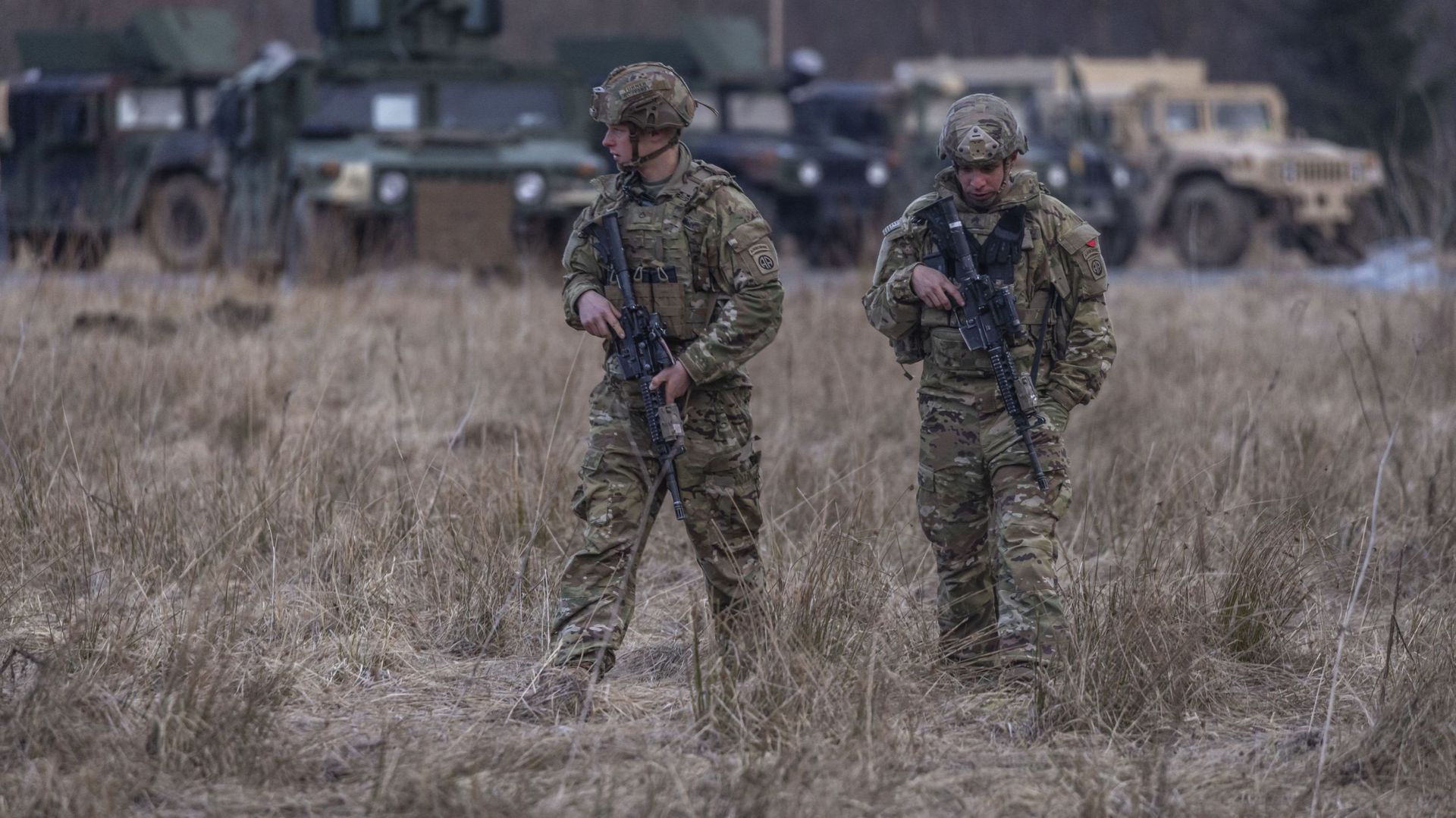 Des soldats américains près d’un camp militaire à Arlamow, dans le sud-est de la Pologne, près de la frontière avec l’Ukraine, le 3 mars 2022.