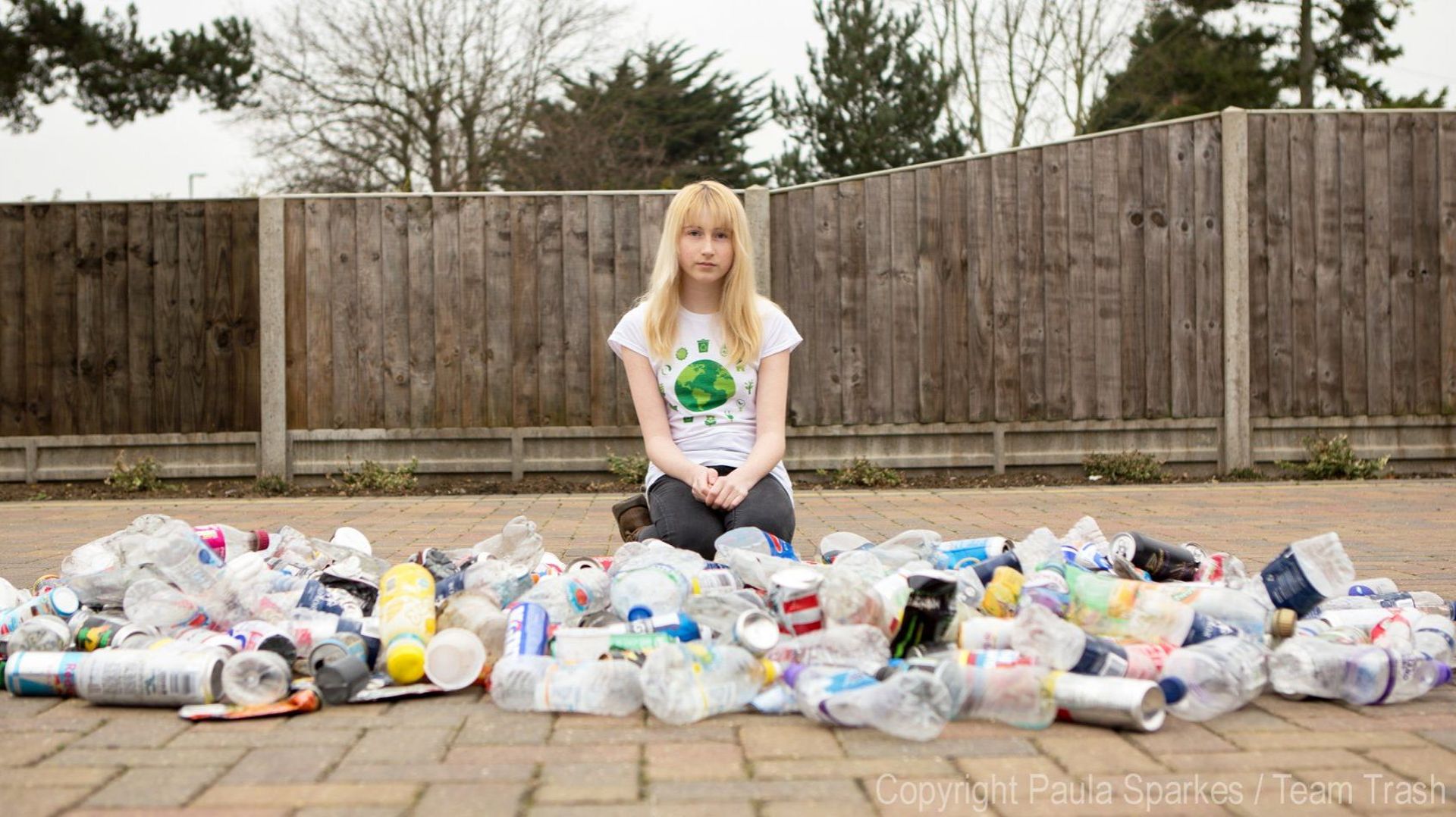 Une jeune anglaise de 13 ans harcelée parce qu’elle ramasse les déchets sur le chemin de l'école