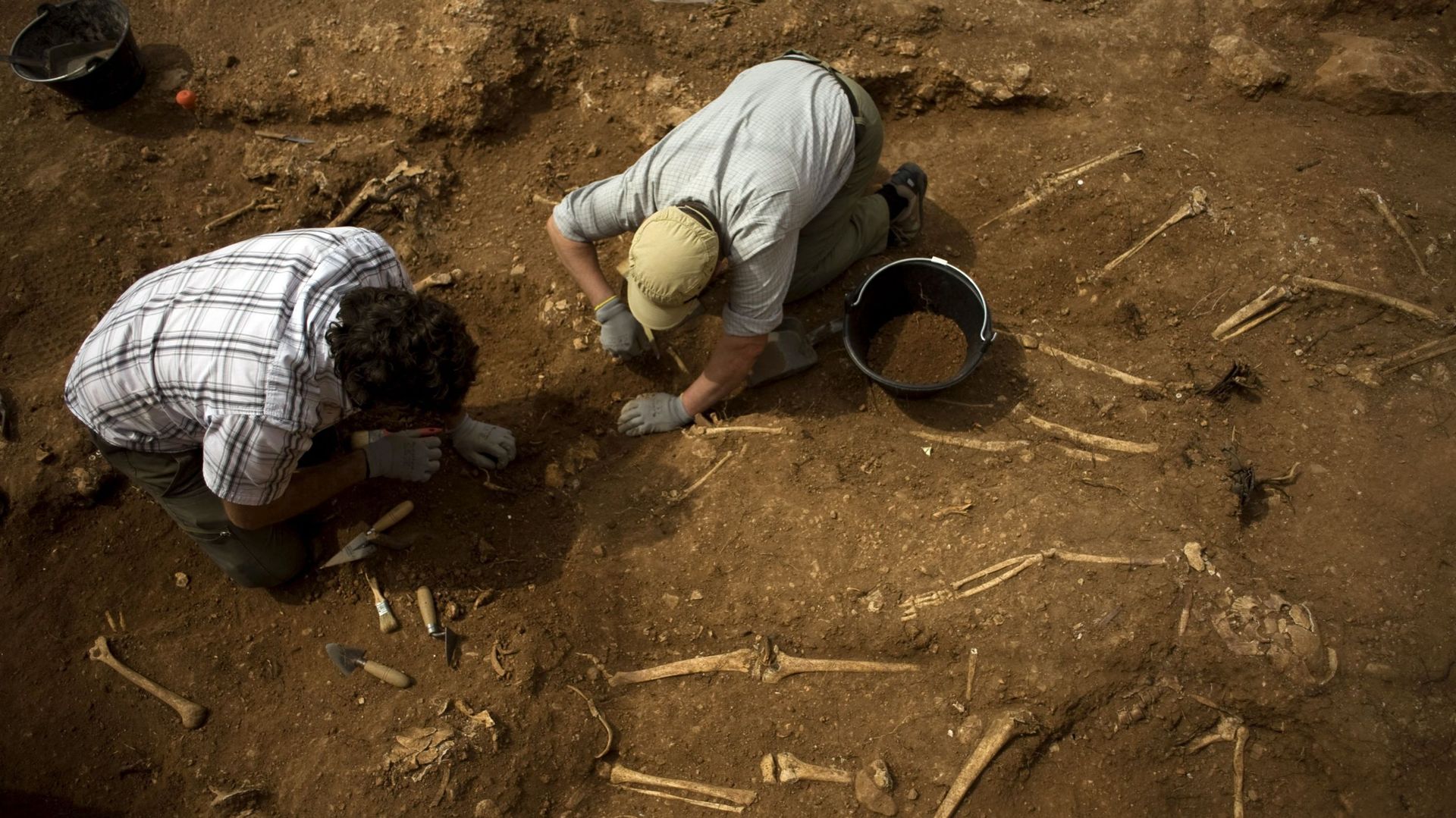 Recherche des restes de personnes exécutées sous le franquisme dans un cimetière près de Malaga en 2012