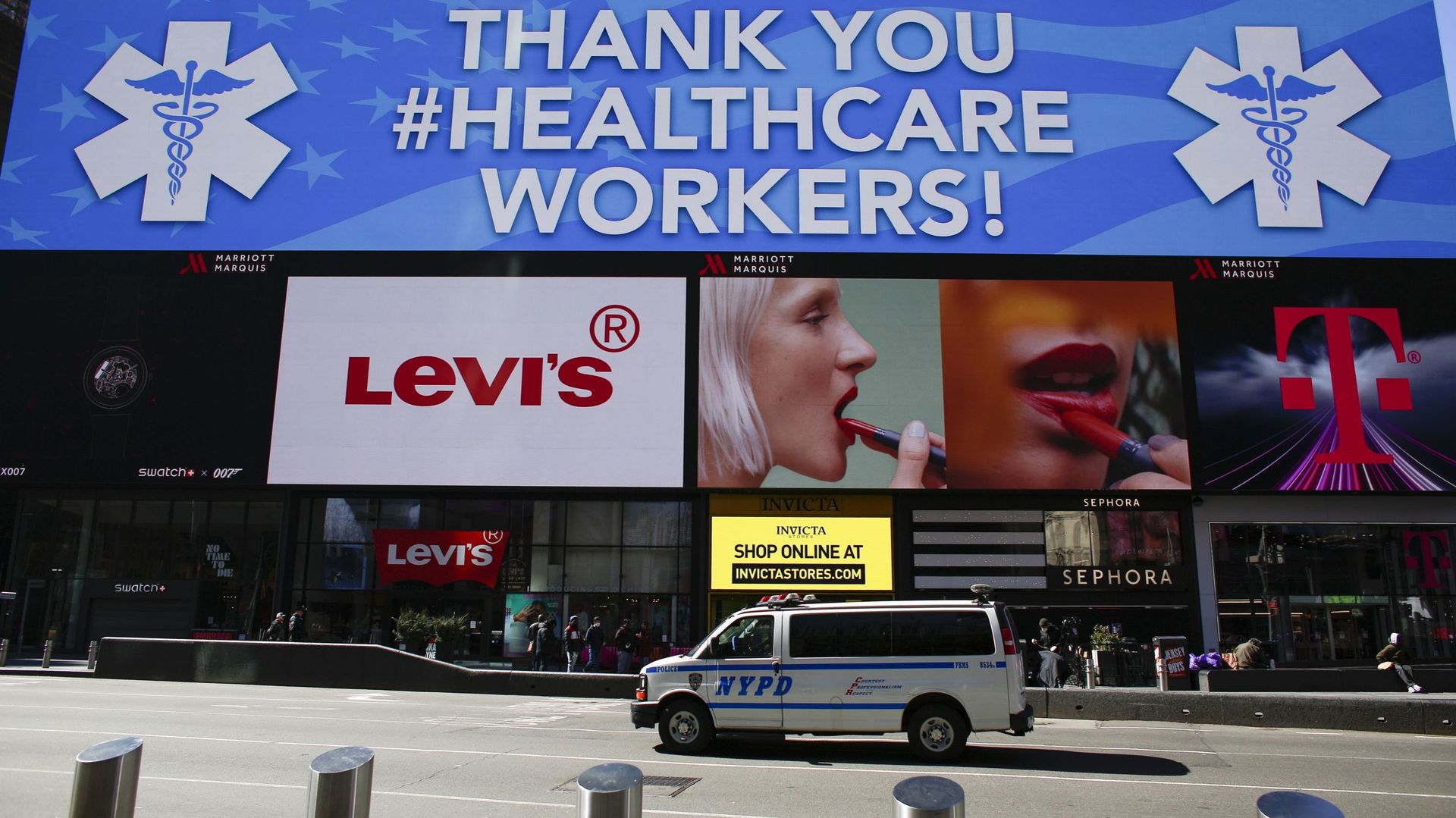 Coronavirus : "Doublement des cas tous les 3 jours" à New York