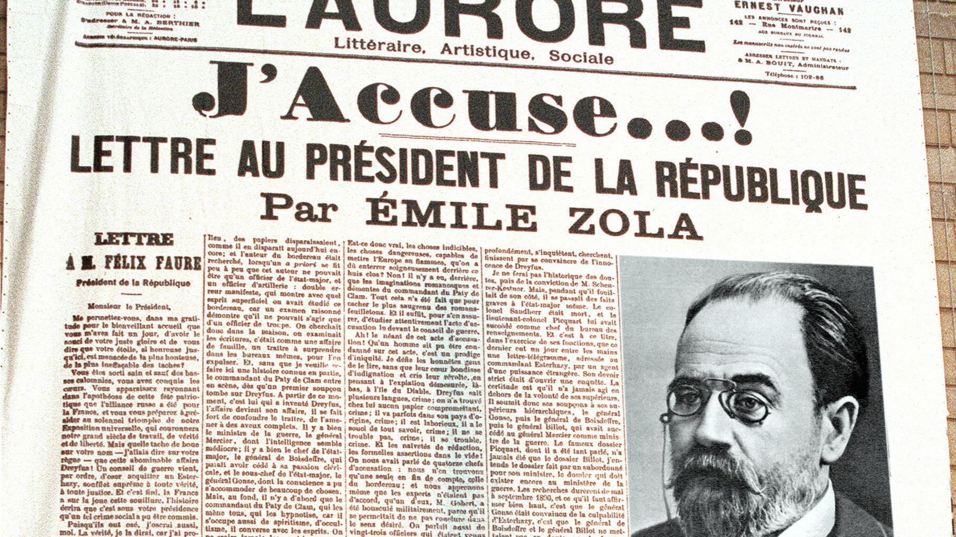 Reproduction de la Une de l'Aurore du 13 janvier 1898, portrait non daté du romancier Emile Zola qui fit publié sous le titre "J'accuse", sa défense du capitaine Alfred Dreyfus. 