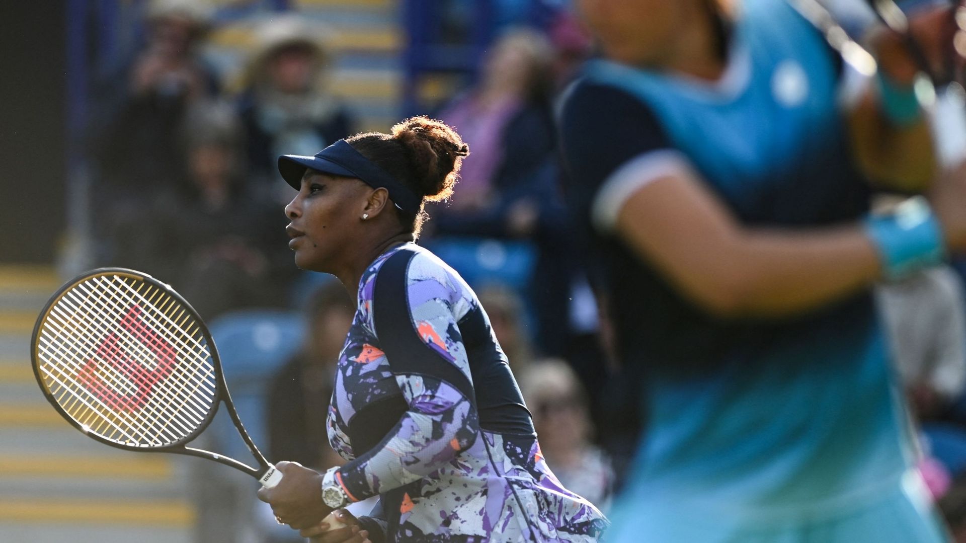 Tennis : L'Américaine Serena Williams a fait son retour à la compétition mardi dans le tournoi sur gazon d'Eastbourne (Angleterre), en double, un an après son abandon à Wimbledon sur blessure.