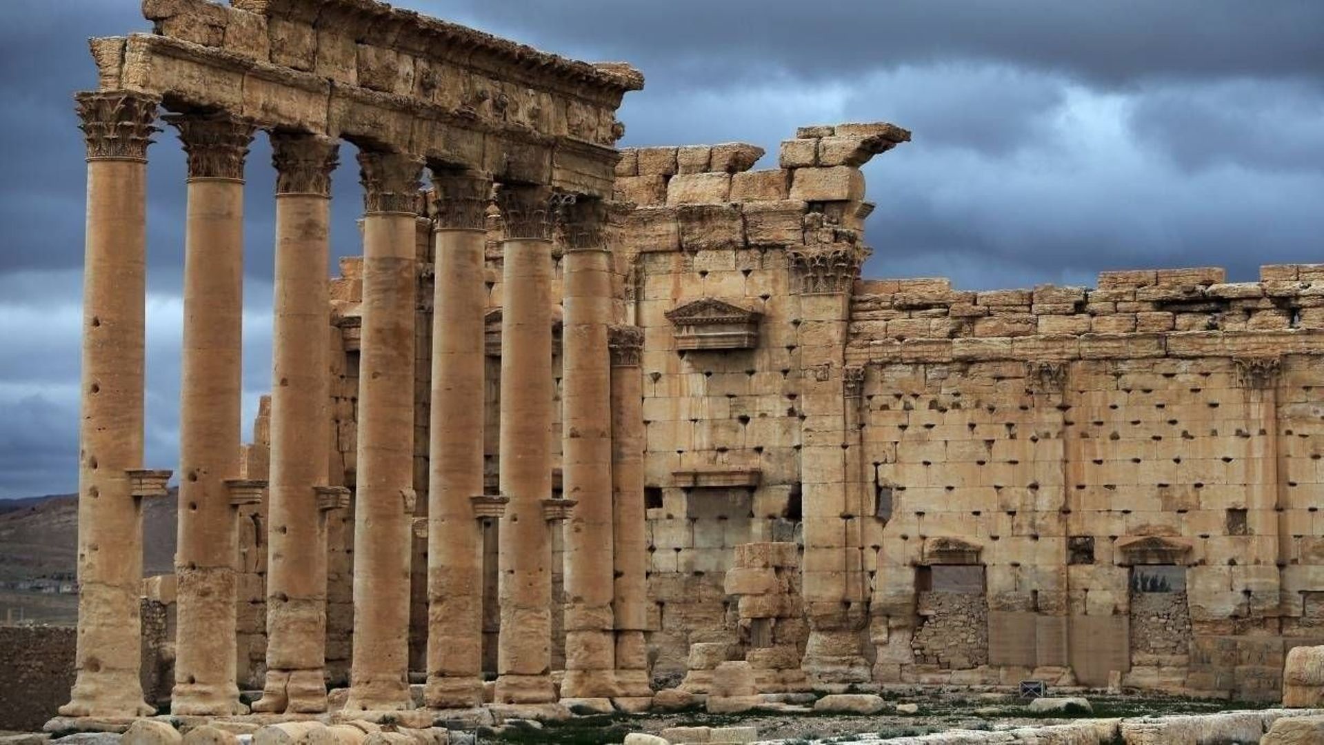 des-tresors-archeologiques-detruits-en-irak-et-syrie-exposes-au-colisee