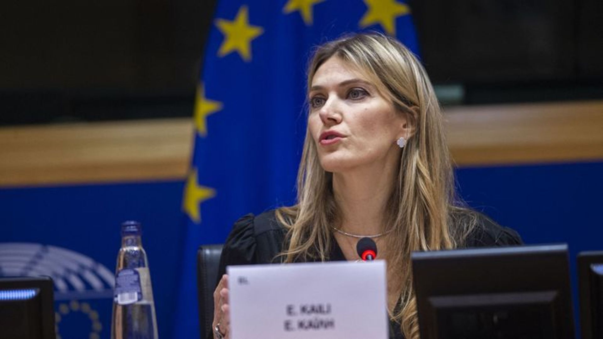 Eva Kaili, eurodéputée inculpée de participation à une organisation criminelle, corruption et blanchiment d’argent.