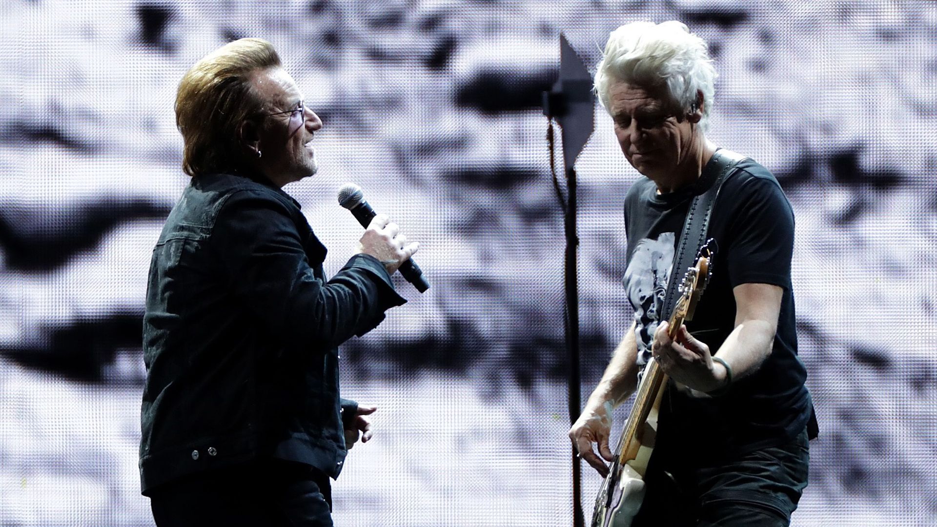 Bono et Adam Clayton de U2
