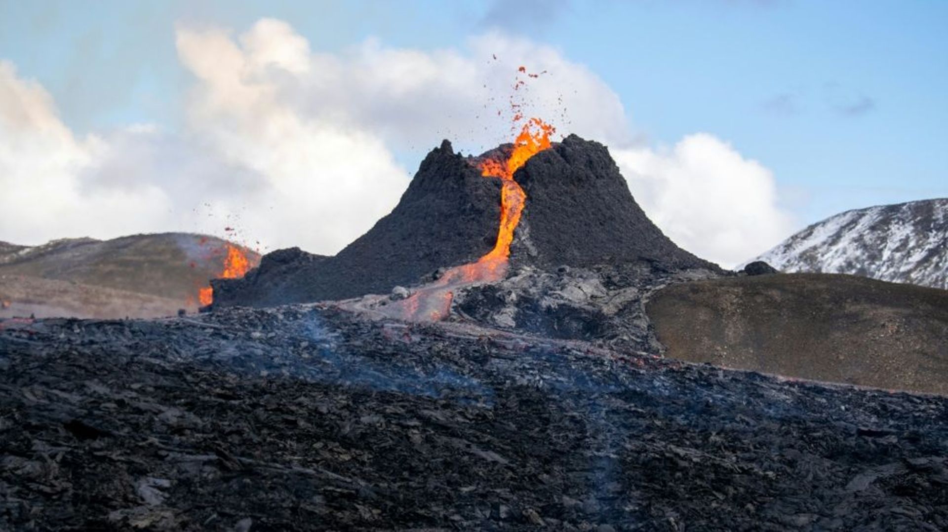 Le volcan Fagradalsfjall en éruption, à 40 km de Reykjavik, le 23 mars 2021 en Islande