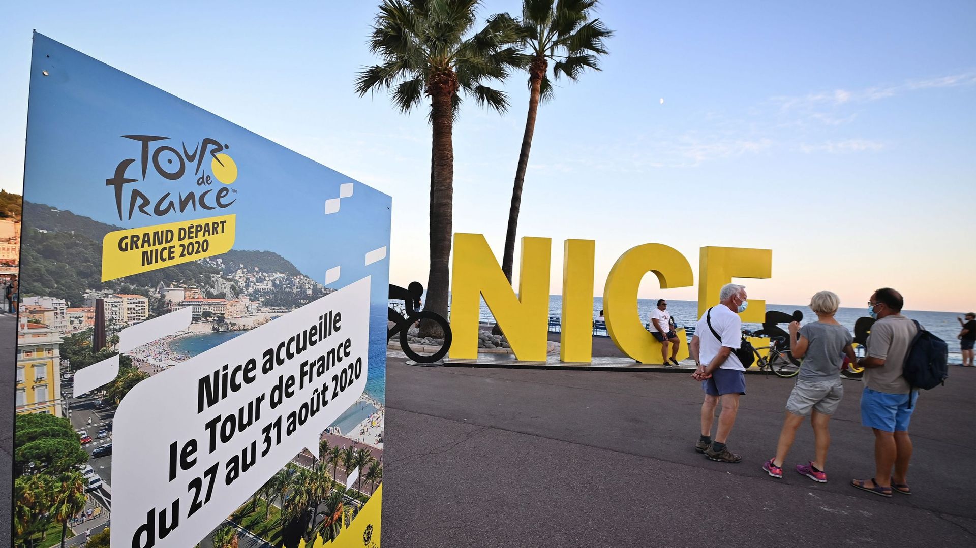 Le Tour de France arrivera à Nice en 2024, désertant la région parisienne pour la première fois de son histoire en raison des Jeux Olympiques, ont indiqué la ville de Nice et les organisateurs de la Grande Boucle jeudi lors d’une conférence de presse.