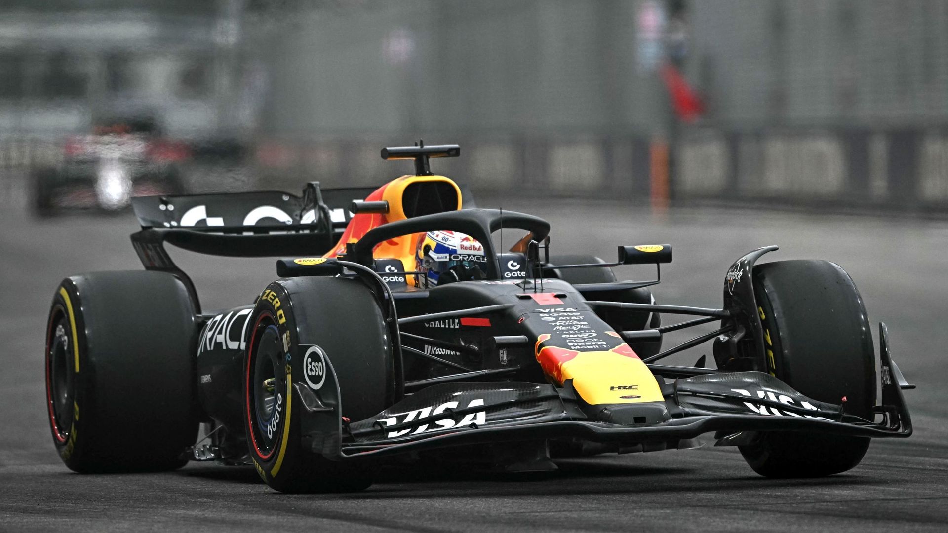 F1 Singapour : Verstappen domine la dernière séance d’essais libres, Lawson à nouveau dans le mur