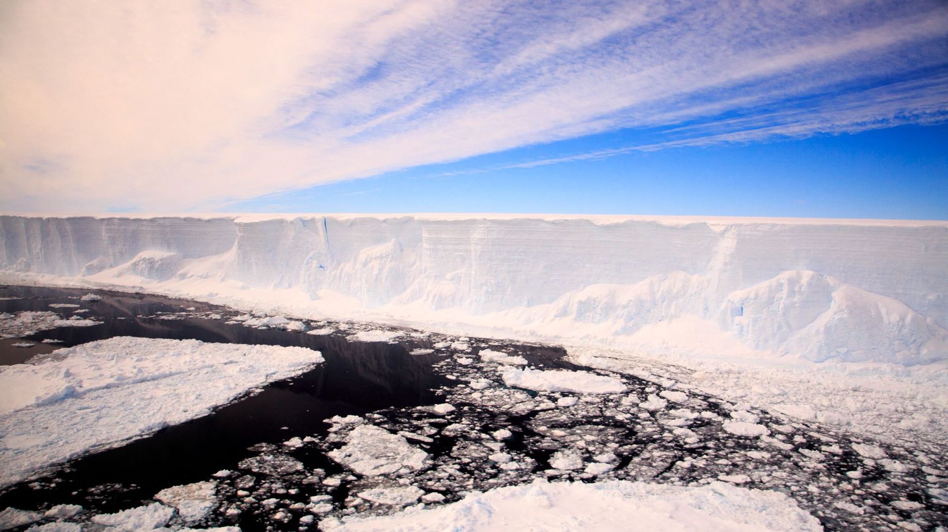 Un immense iceberg, de la taille de l'agglomération de Paris, se détache de l'Antarctique