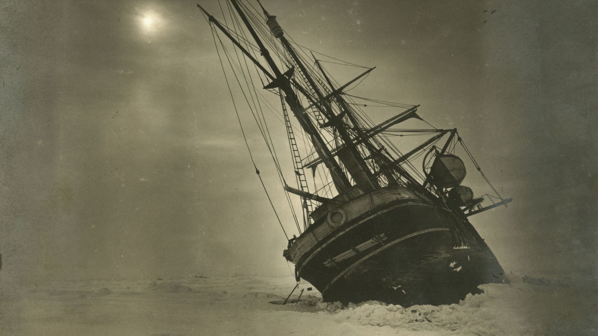 L’Endurance, le navire de l’explorateur britannique Ernest Shackleton, bloqué dans les glaces en 1915 au large de l’Antarctique.