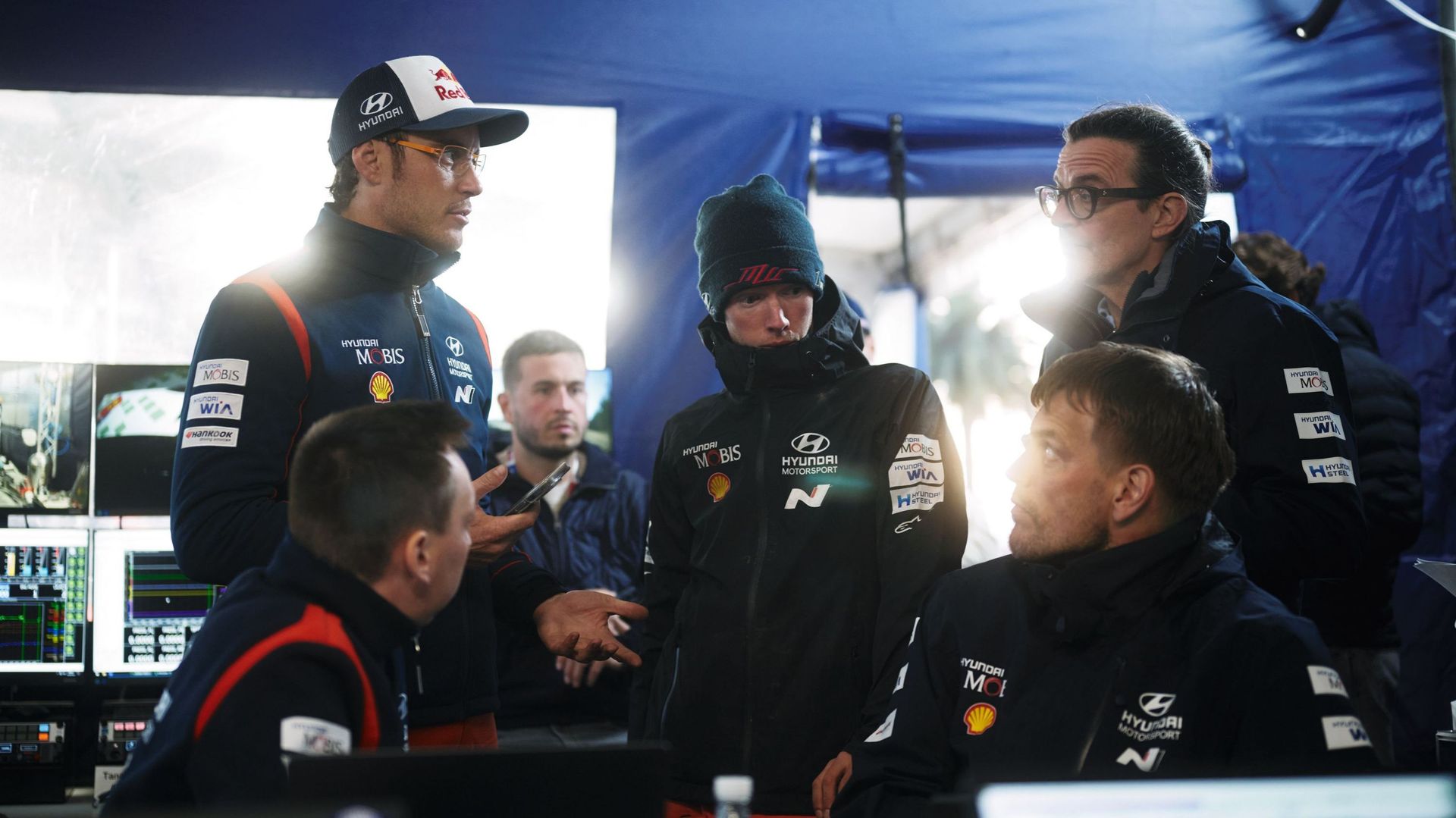 Wydaeghe, copilote de Neuville : "C’est à l’équipe de réagir, on n’a pas les outils pour se battre avec Toyota"
