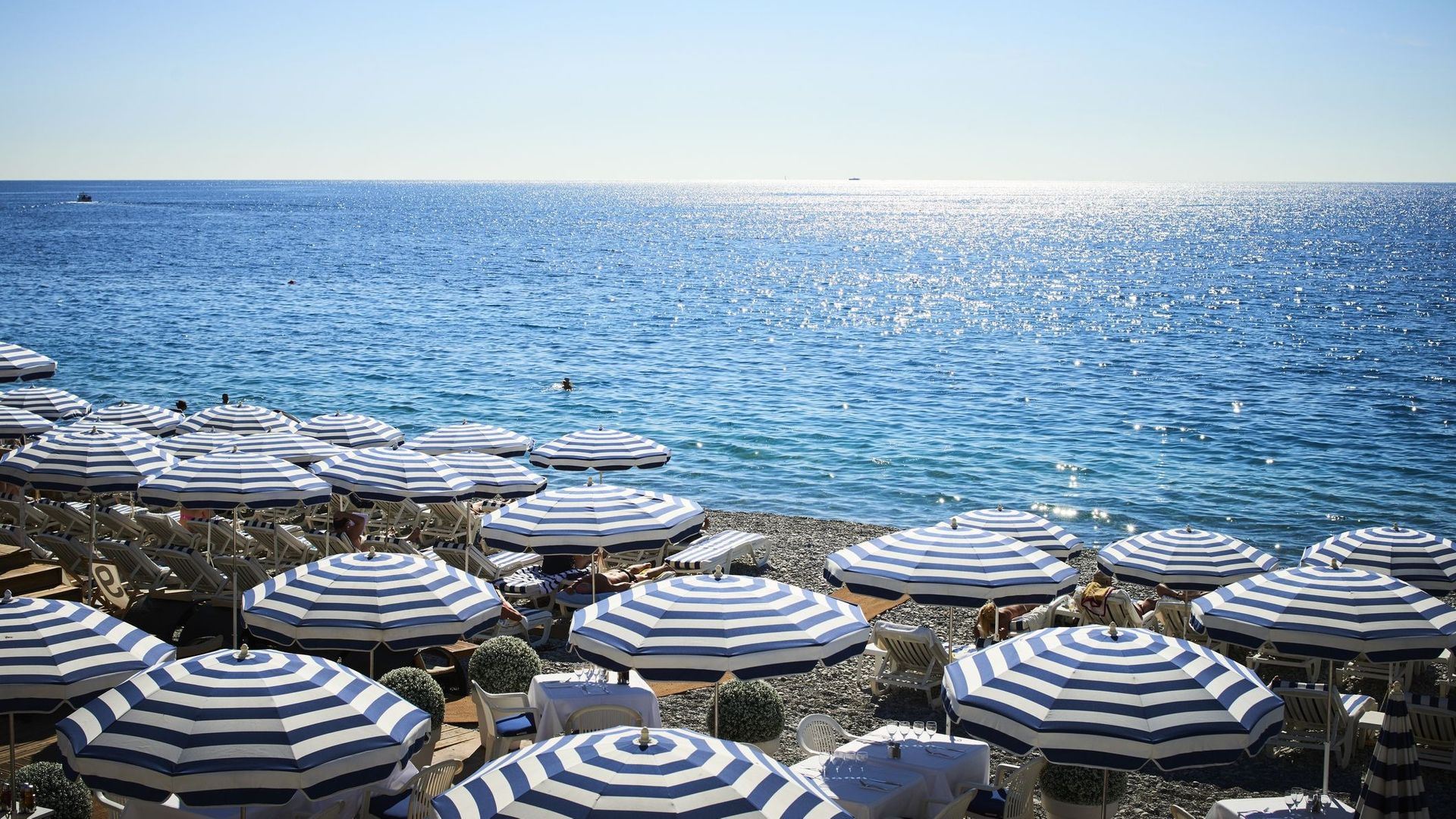 Sur la Côte d'Azur, des plages pourraient rouvrir dès ce week-end.