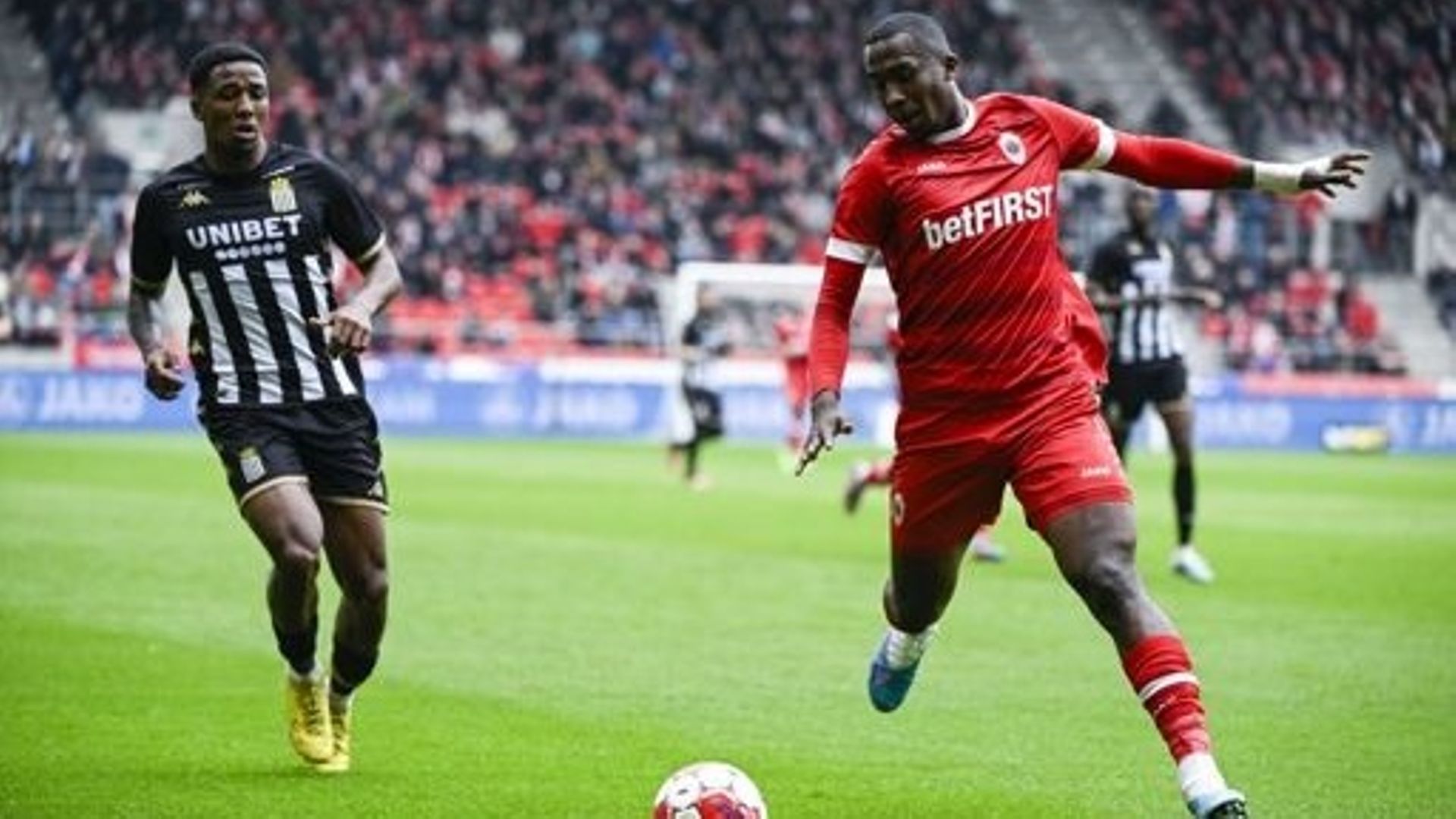 Antwerp’s William Pacho Tenorio pictured in action during a soccer match between Royal Antwerp FC and Sporting Charleroi, Sunday 19 March 2023 in Antwerp, on day 30 of the 2022-2023 'Jupiler Pro League' first division of the Belgian championship. BELGA PH