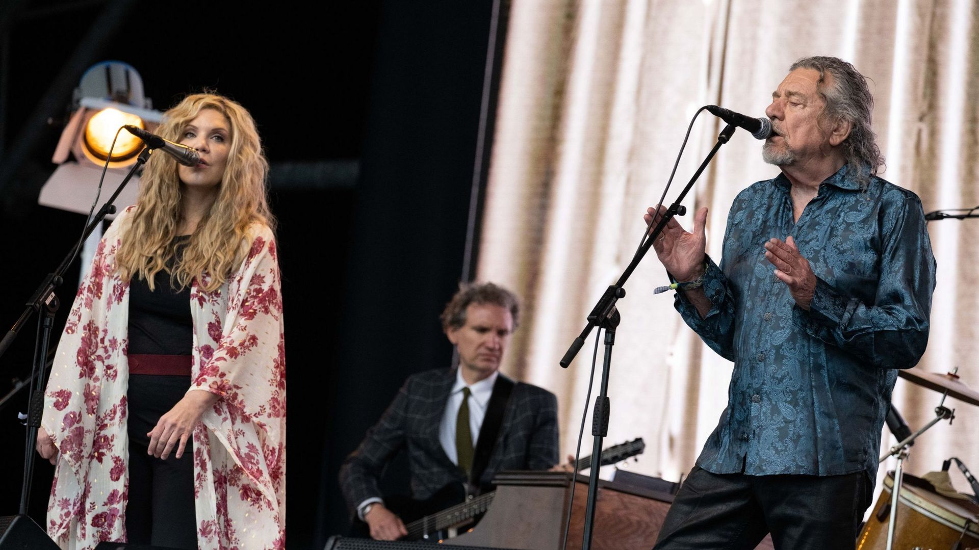 Robert Plant et Alison Krauss sortent une version live de 'When the Levee Breaks', repris par Led Zeppelin - RTBF Actus