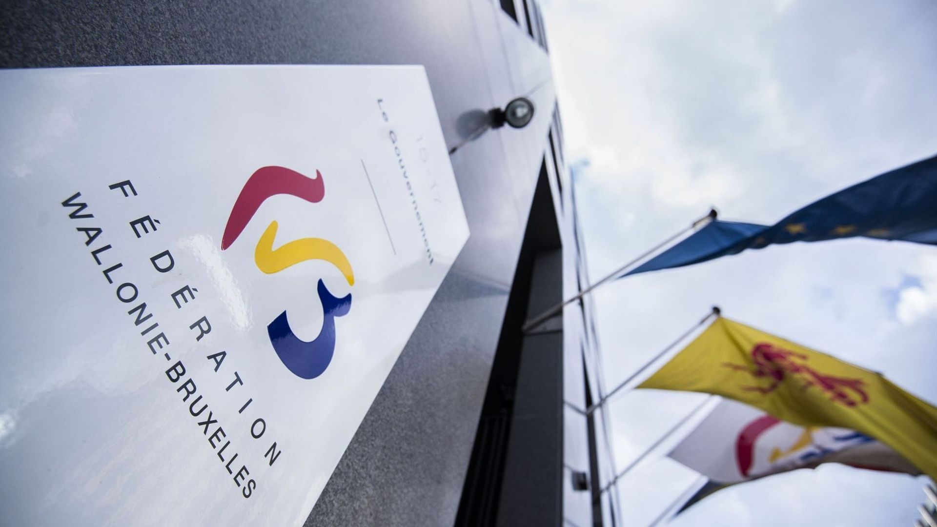 Enseignement, crèches, culture… Quels secteurs de la Fédération Wallonie-Bruxelles devront faire des économies ? Suivez la présentation du budget en direct