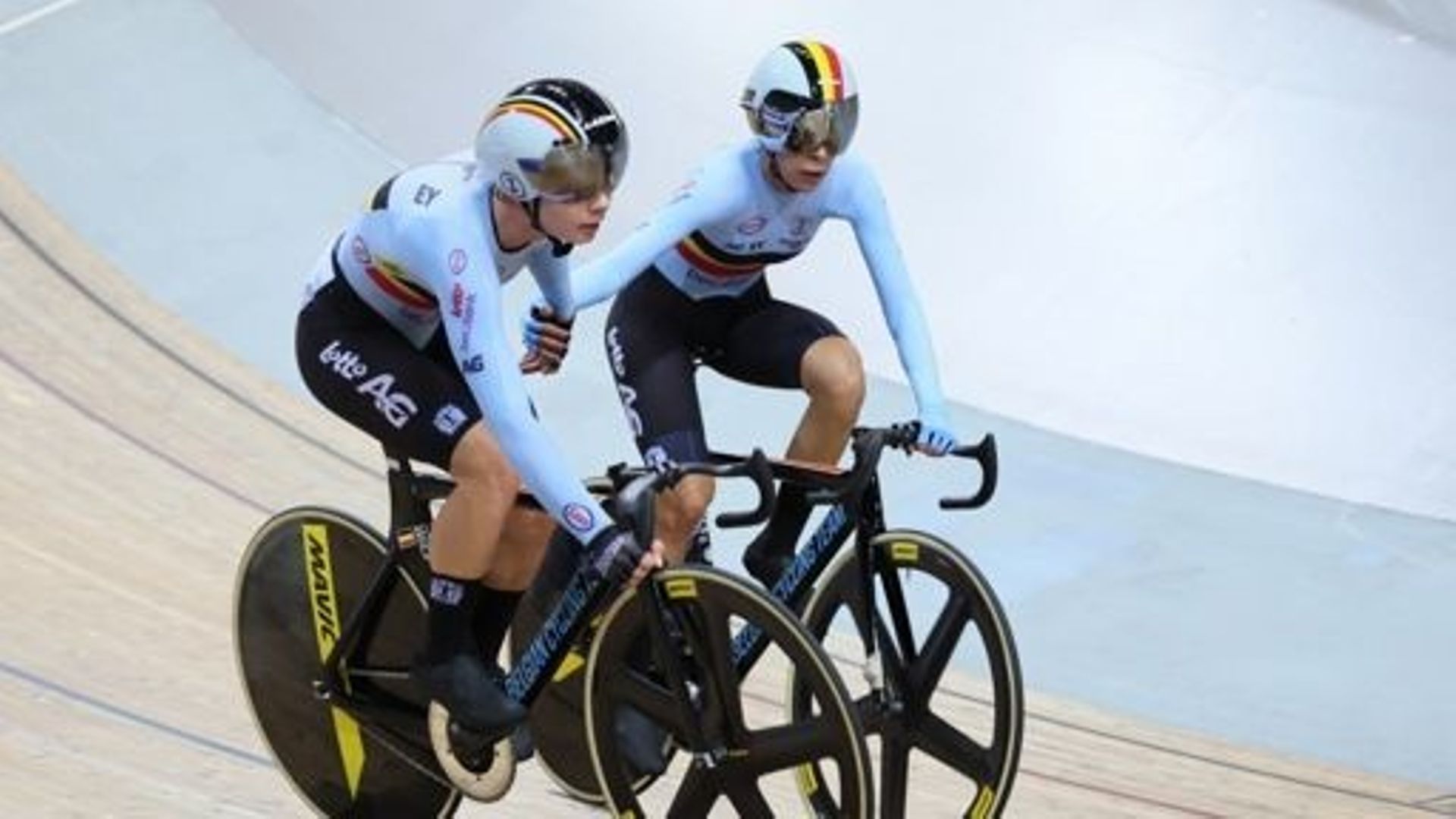 Belgian Lotte Kopecky and Belgian Shari Bossuyt pictured in action during the women's Madison race on day four of the UCI Track World Championships, at the Saint-Quentin-en-Yvelines velodrome in Montigny-le-Bretonneux, France, Saturday 15 October 2022. Th