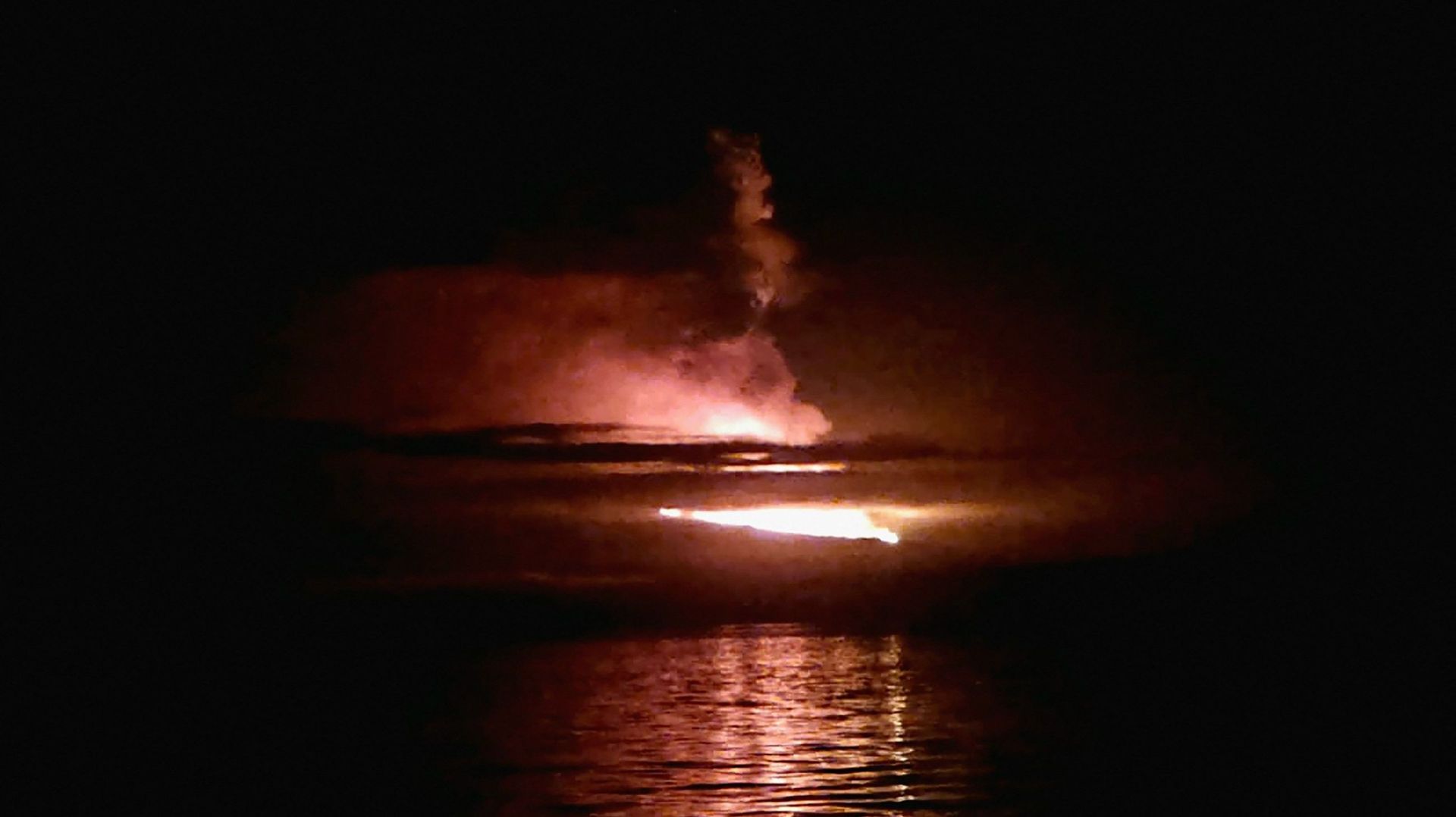 l'éruption du volcan Wolf, pour la deuxième fois en sept ans, le 7 janvier 2022, sur l'île Isabela, dans les îles Galápagos, dans l'océan Pacifique, à 900 km des côtes équatoriennes.