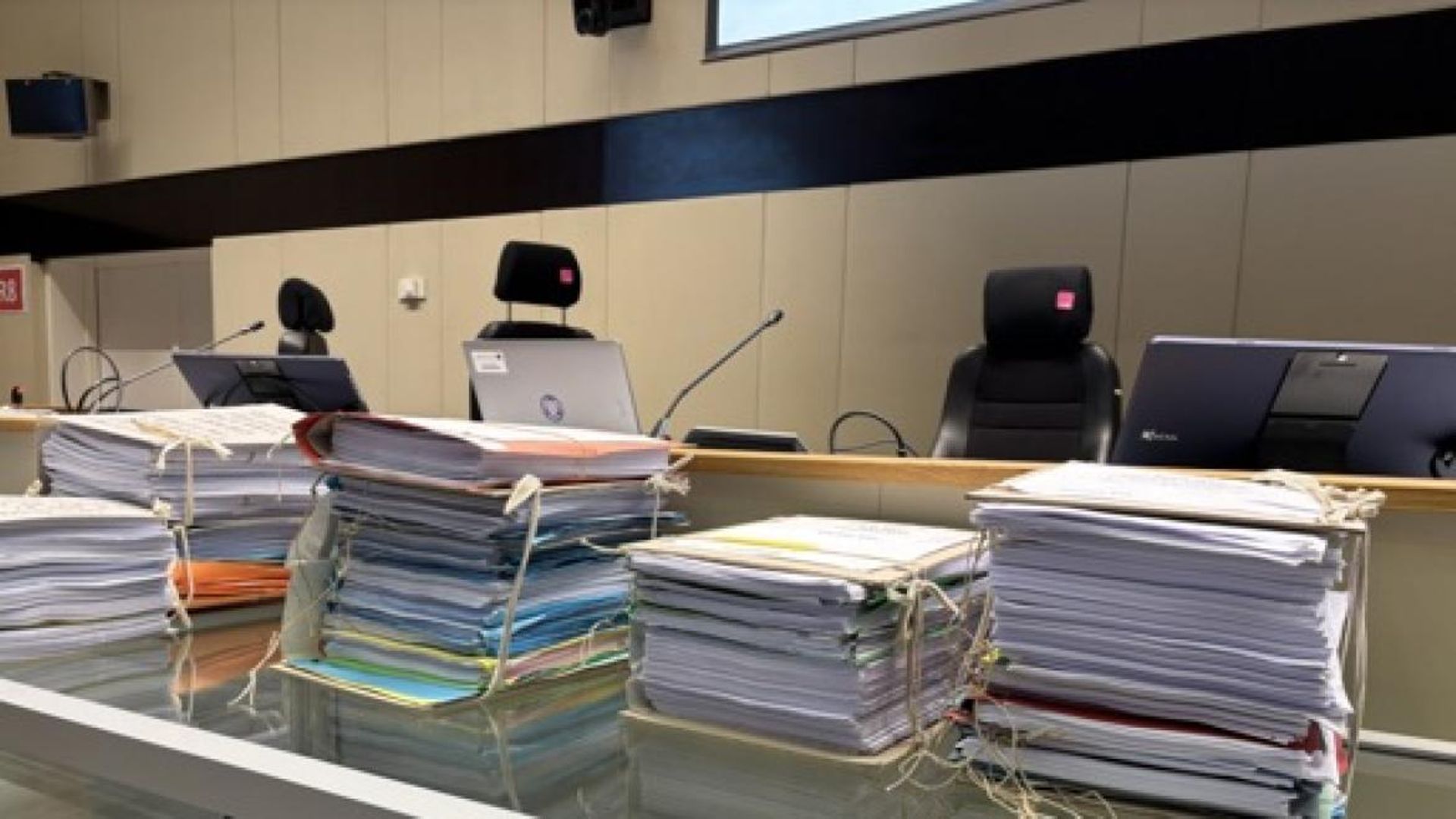 Procès Encro : plusieurs prévenus appuient les demandes d’avocats d’un meilleur accès au dossier