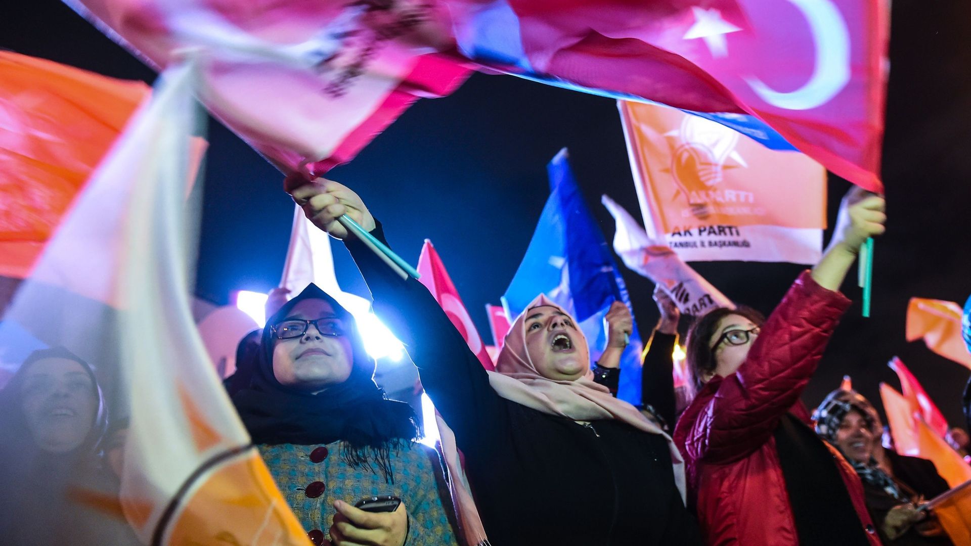 Législatives en Turquie: le parti du président Erdogan célèbre "un jour de victoire"