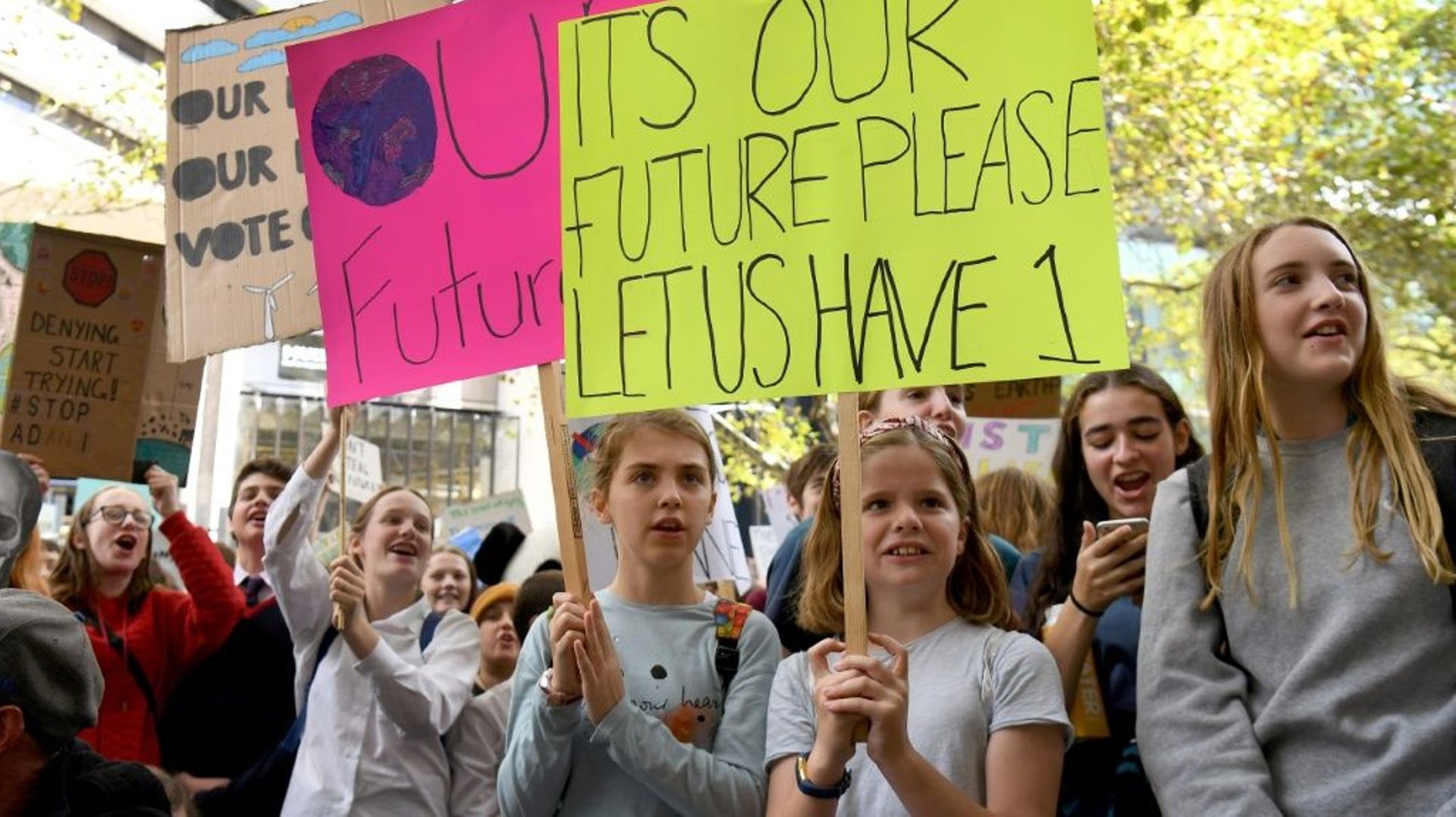 Des étudiants participent à une manifestation pour l'environment à Melbourne le 3 mai 2019