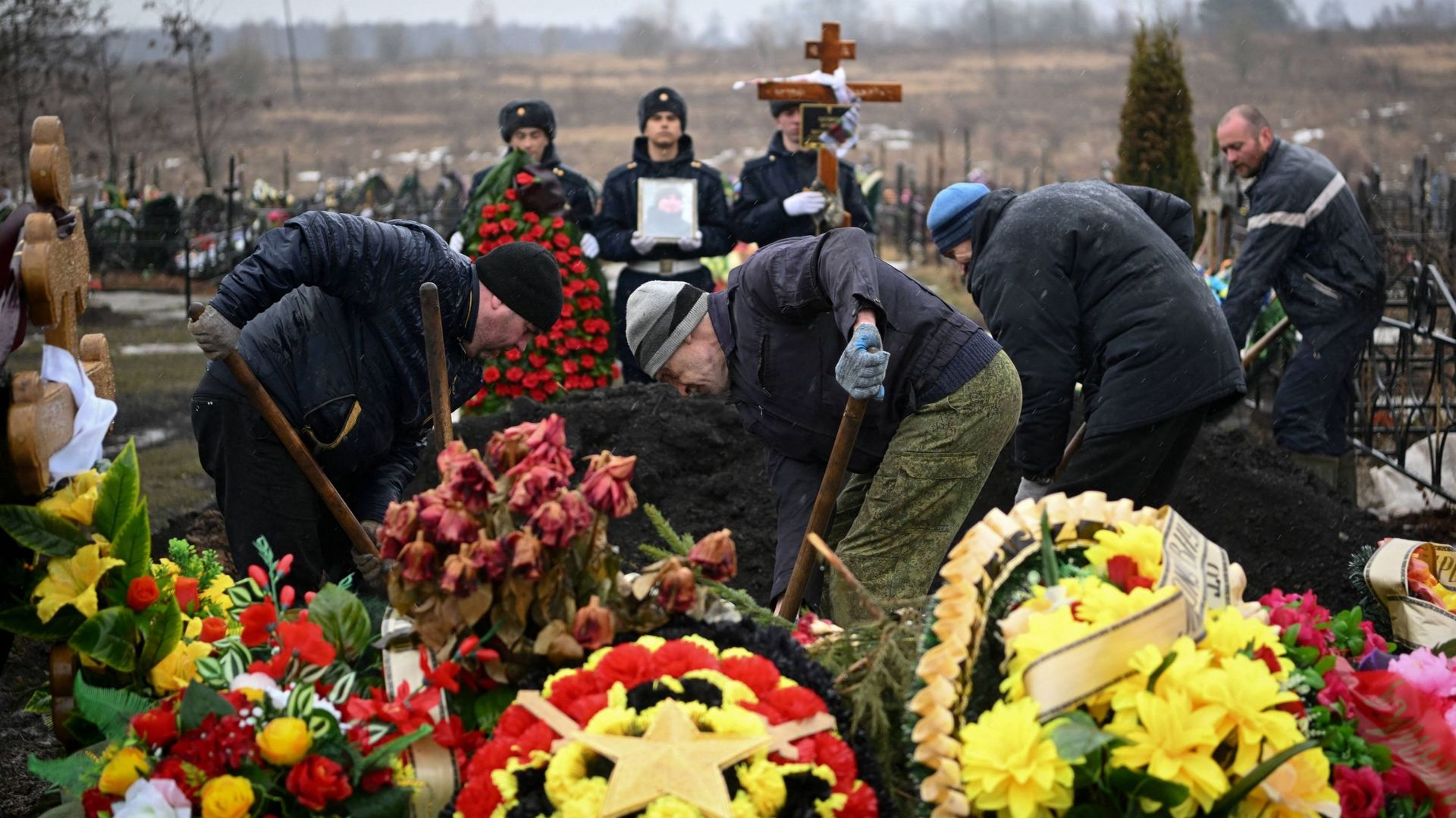 Guerre en Ukraine : en Russie, les adieux à un soldat "héros", fauché par "le destin"