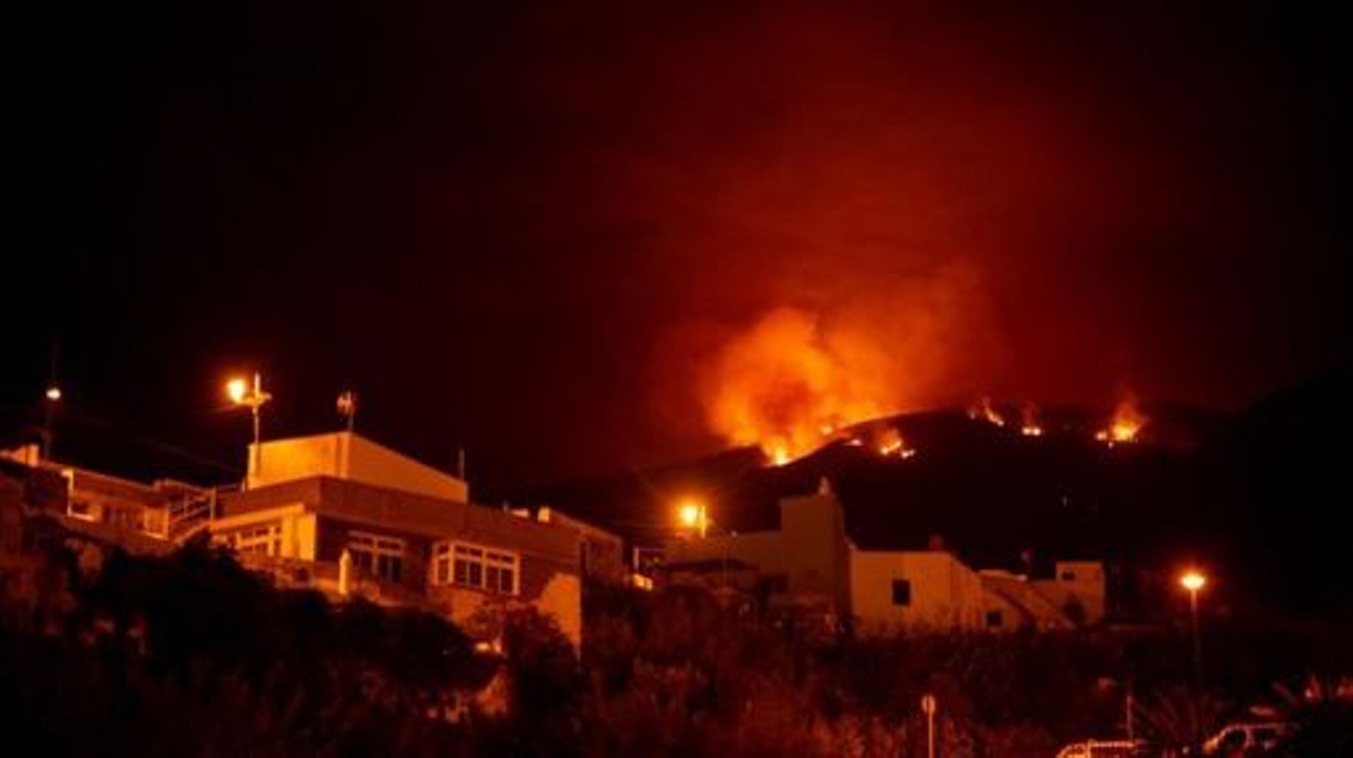 Tenerife: “L’incendio più complesso degli ultimi 40 anni” continua