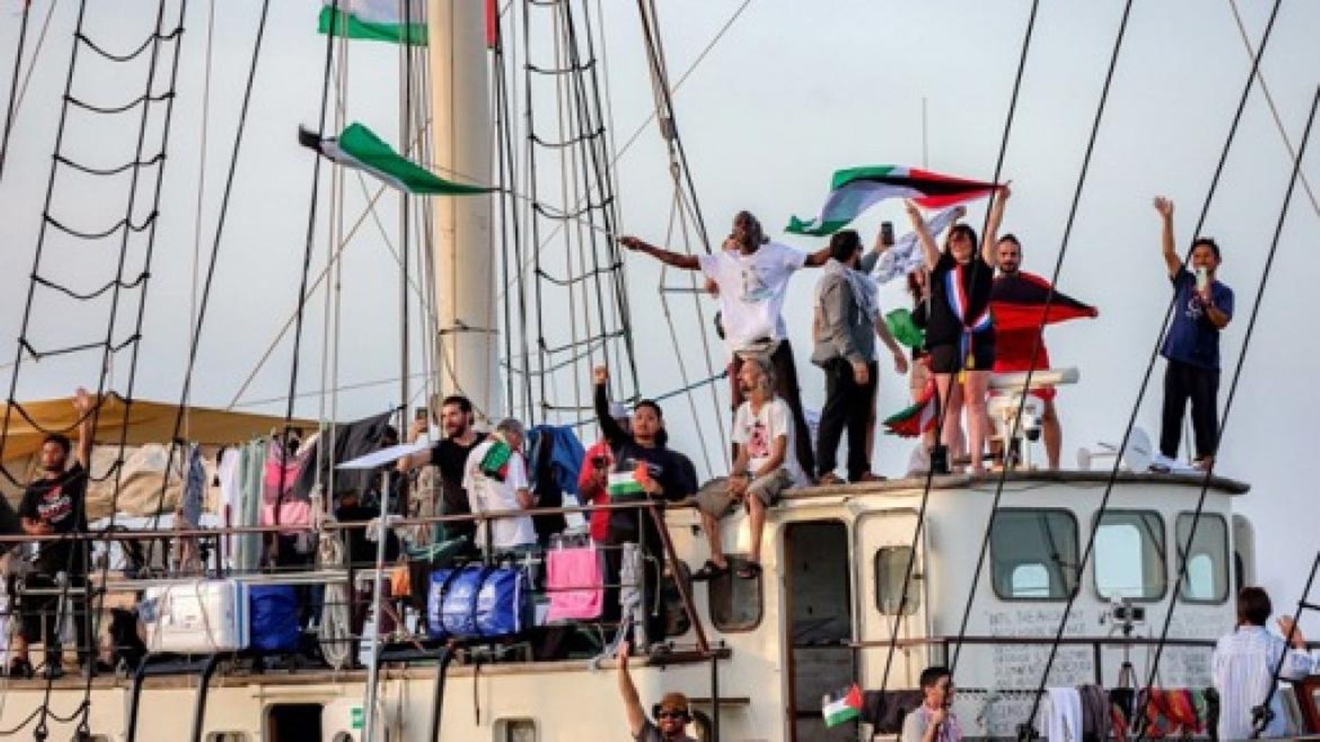 Guerre au Proche-Orient : les organisateurs de la flottille pour Gaza disent avoir été visés par des "explosions" et de "multiples drones"