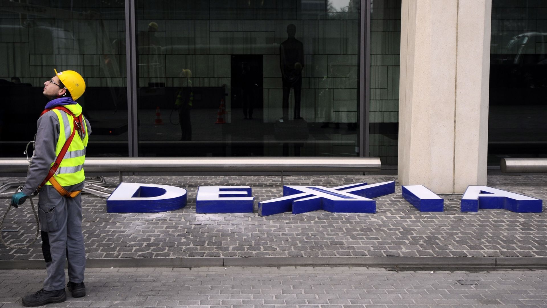 L'affaire avait démarré avec des perquisitions effectuées le 5 décembre 2017 au siège de Belfius, ex-Dexia, à Bruxelles.