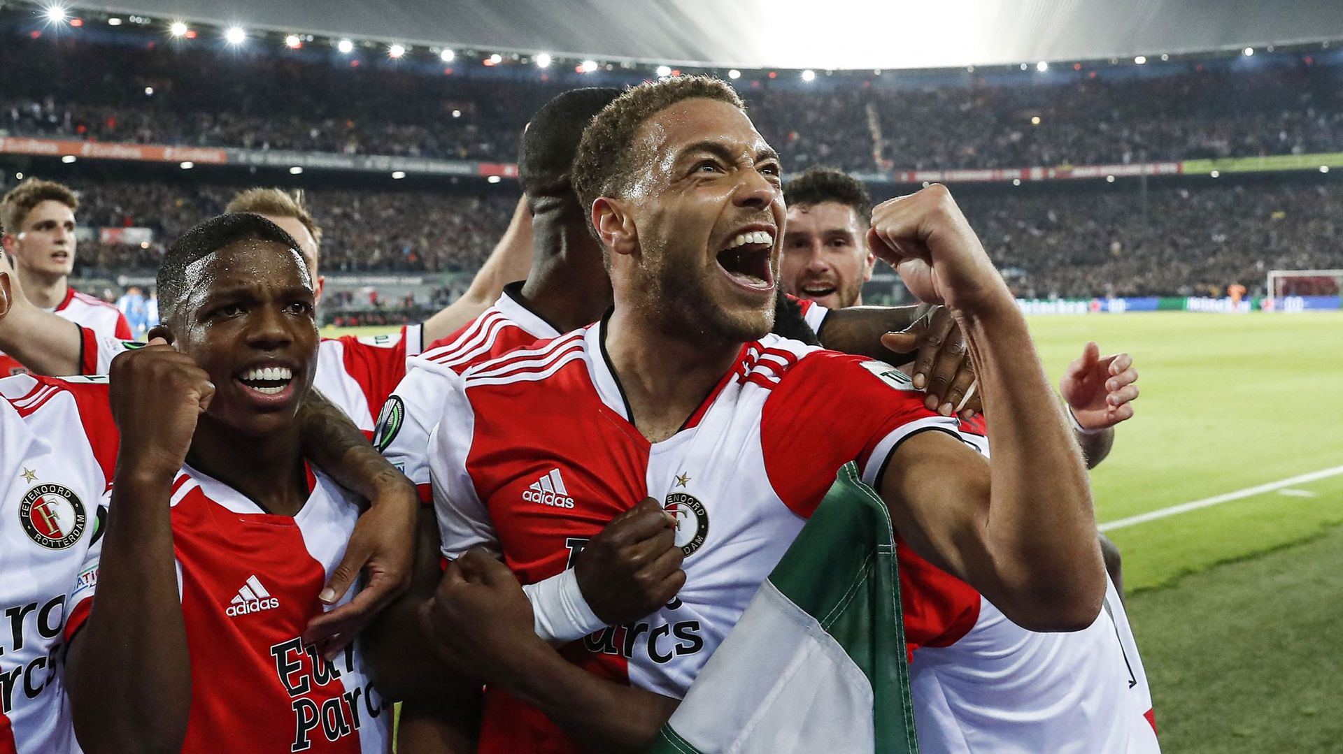 Football : La joie de Cyriel Dessers après l’un de ses deux buts en demi-finale aller de Conference League entre Feyenoord et Marseille.
