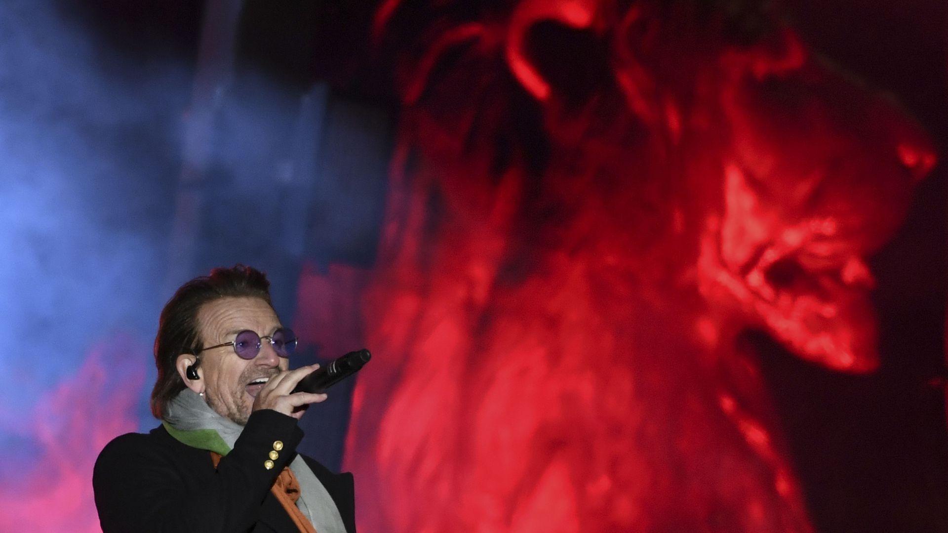 Dans un communiqué publié dimanche soir par son agent, Bono assure qu'il a retrouvé toute sa voix et que la tournée va se poursuivre comme prévu.