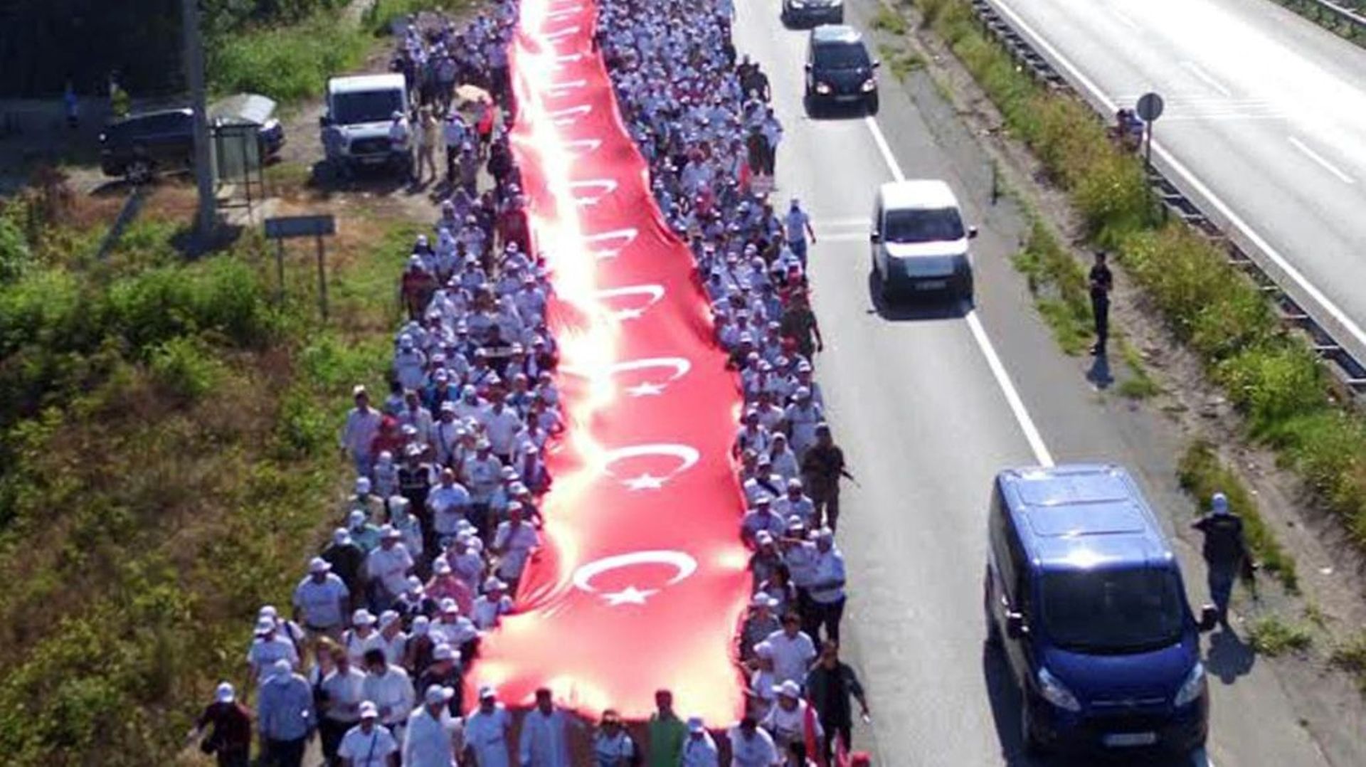 Des milliers de partisans du le chef du Parti républicain du peuple (CHP), Kemal Kiliçdaroglu, le 1er juillet 2017 à Sarkaya (220km d'Ankara)