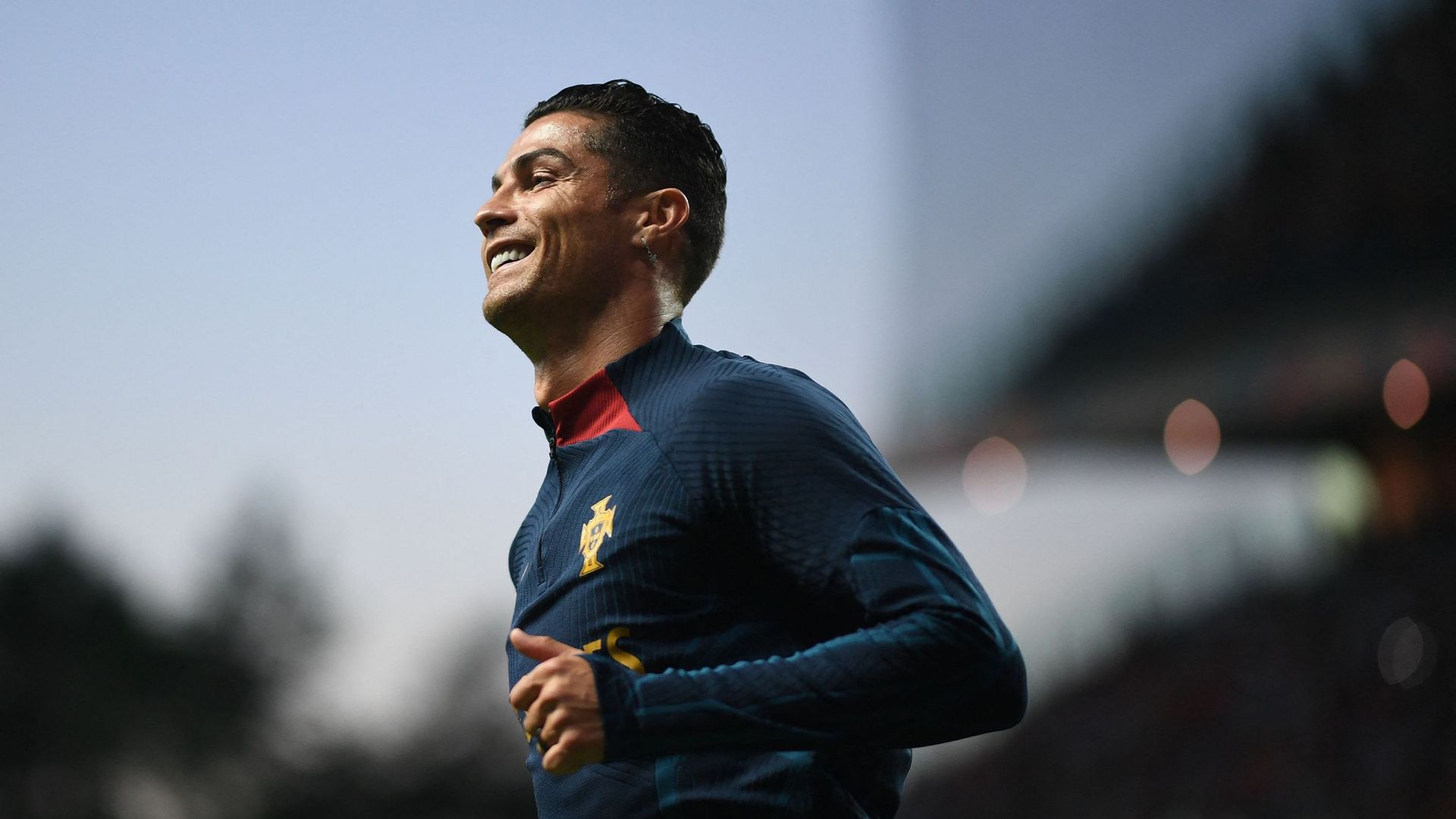 Emmenée par l’incontournable Cristiano Ronaldo, l’équipe de Portugal sera sans surprise au Mondial-2022, selon la liste de 26 joueurs dévoilée jeudi par le sélectionneur Fernando Santos où ne figurent ni Joao Moutinho, 2e joueur le plus capé de la Seleçao