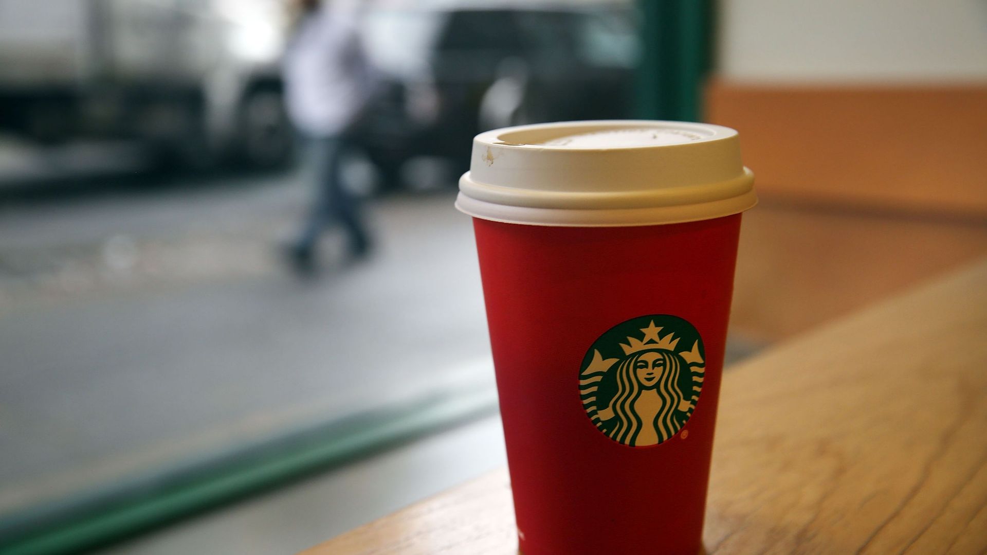 La Commission européenne exige que Starbucks rembourse des aides fiscales reçues "illégalement" aux Pays-Bas.