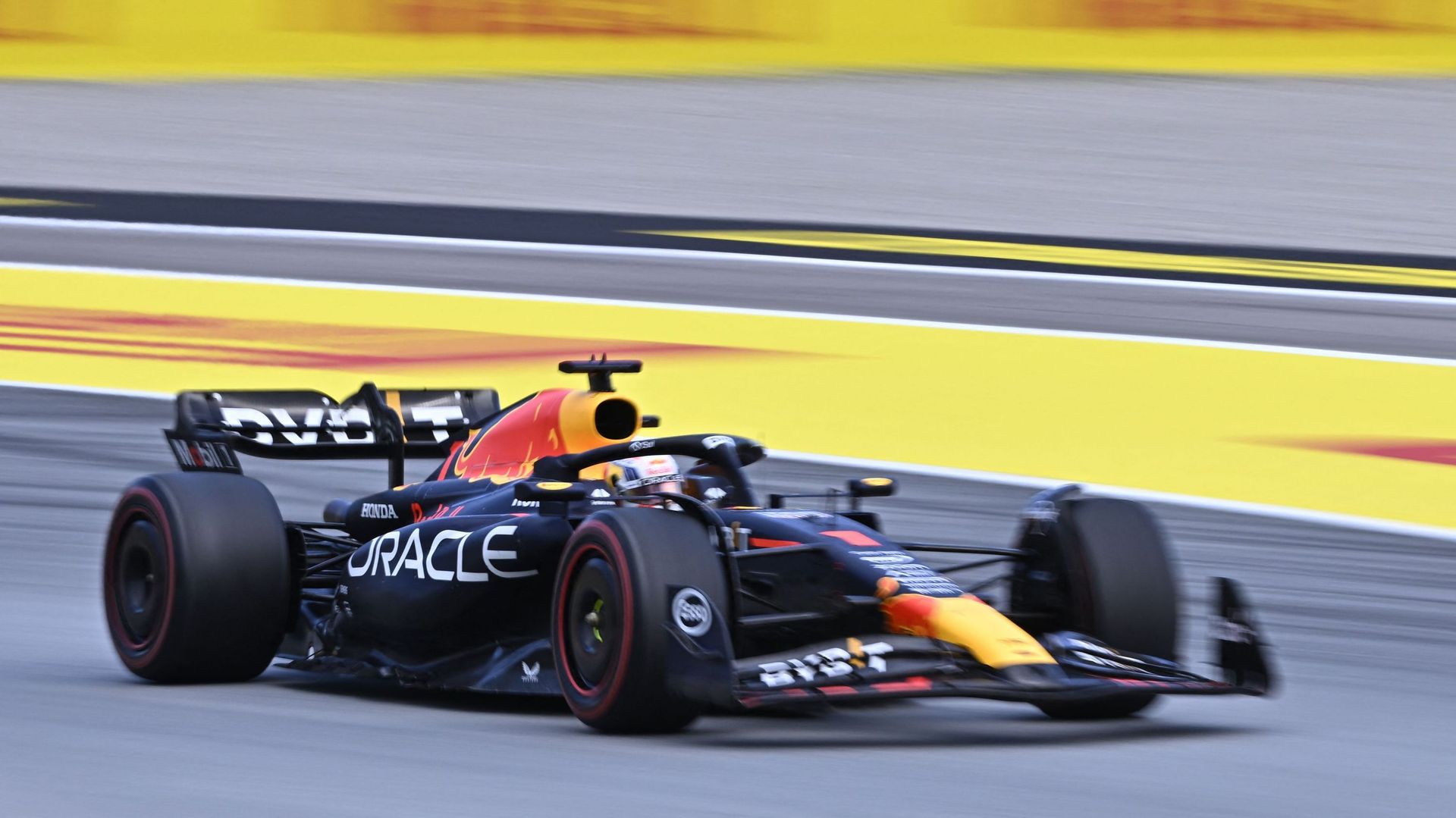 Max Verstappen, le plus rapide de la séance d’essais libres du samedi à Barcelone.